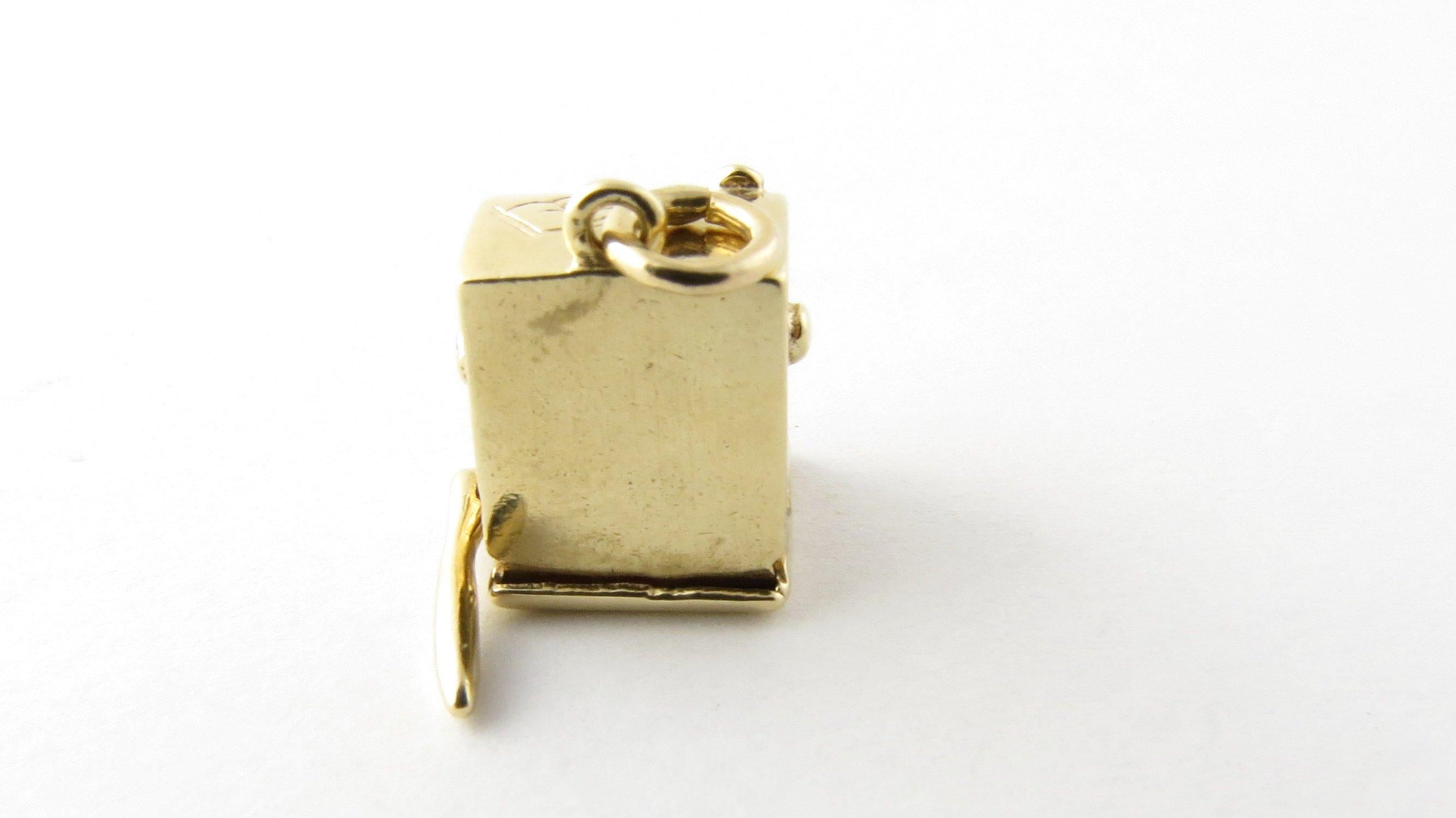 14 Karat Yellow Gold Mechanical Slot Machine Charm In Excellent Condition In Washington Depot, CT