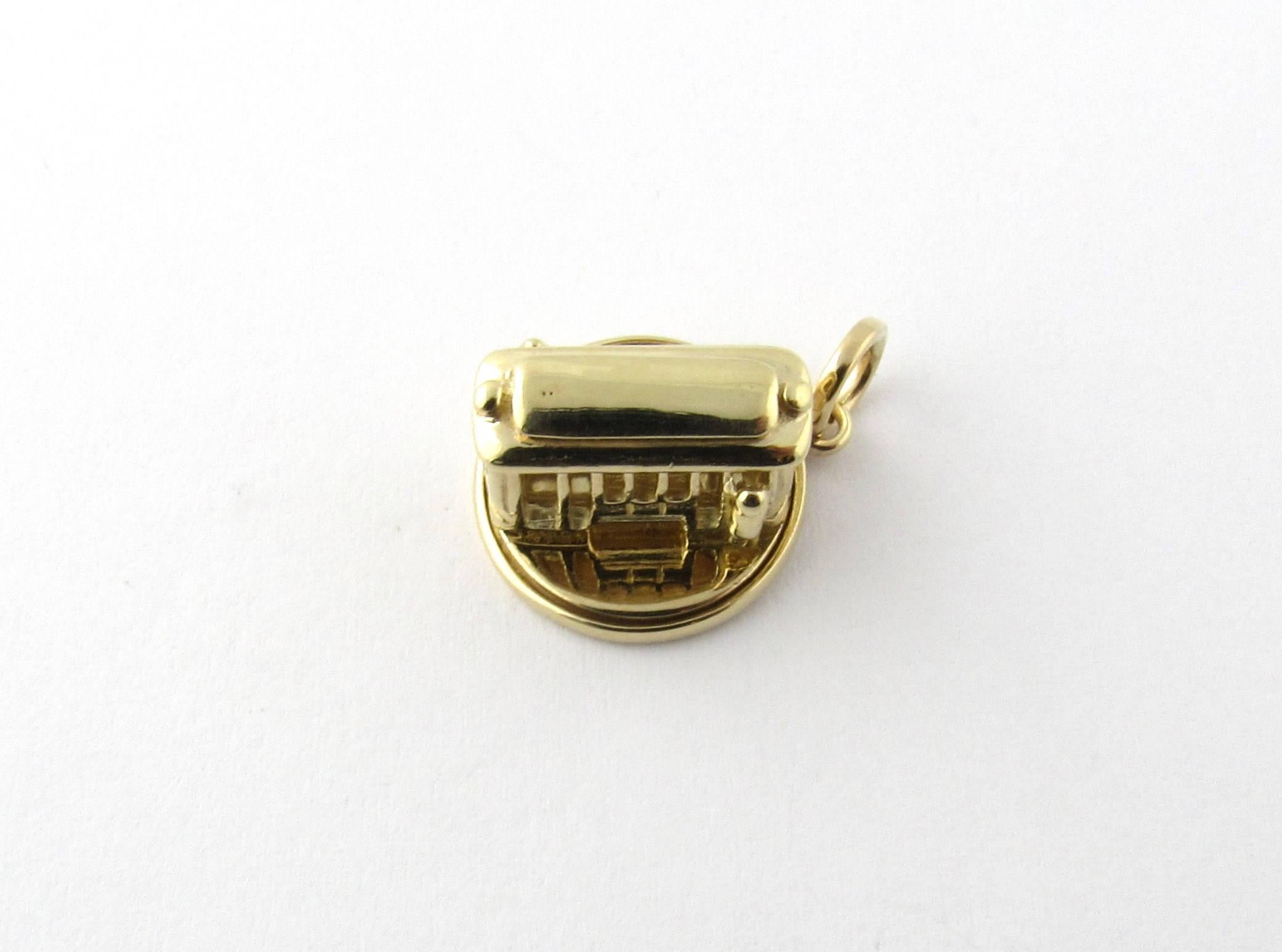 14 Karat Yellow Gold Mechanical Trolley Car Charm In Excellent Condition In Washington Depot, CT
