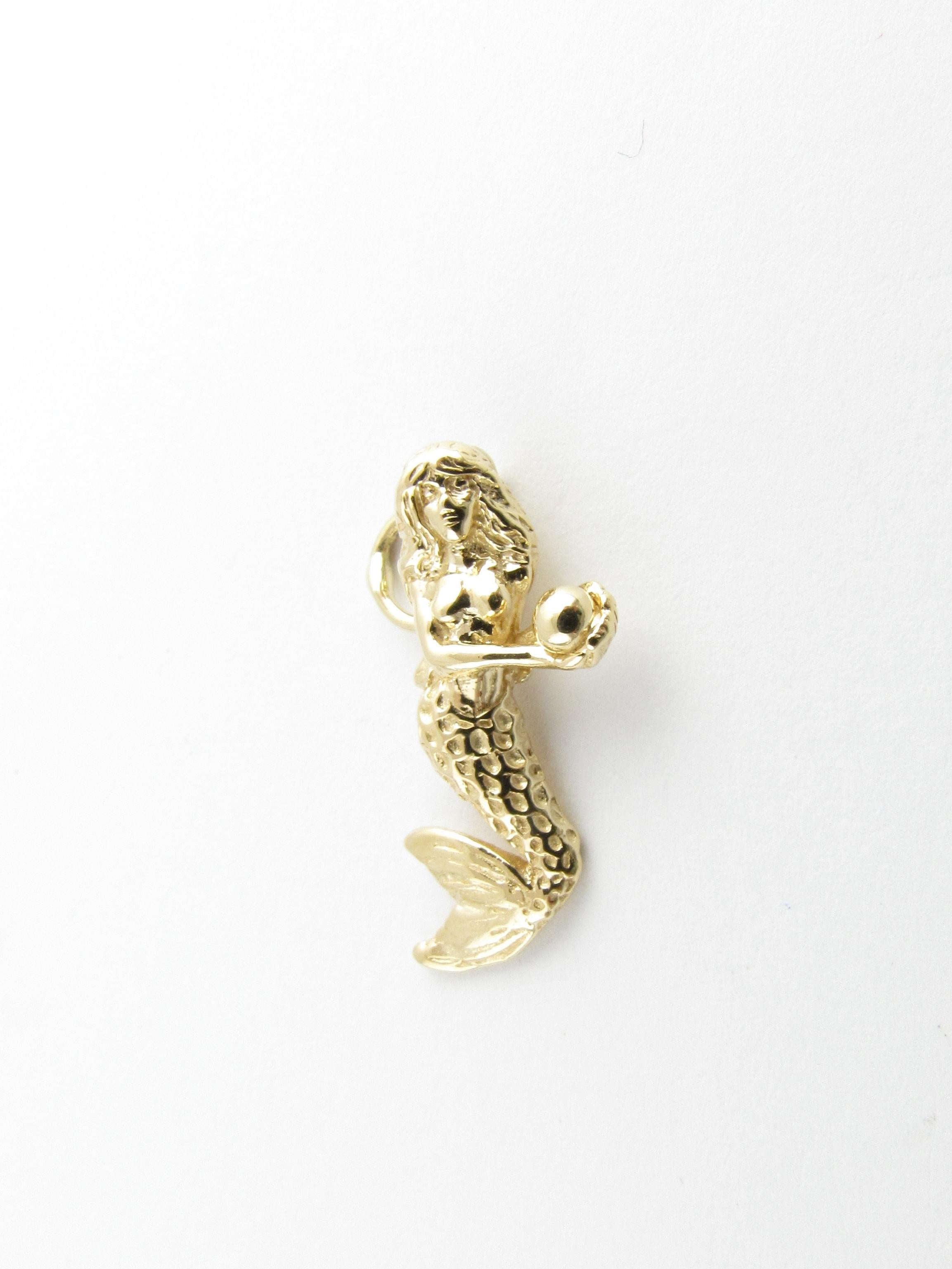 14 Karat Yellow Gold Mermaid Charm In Good Condition In Washington Depot, CT