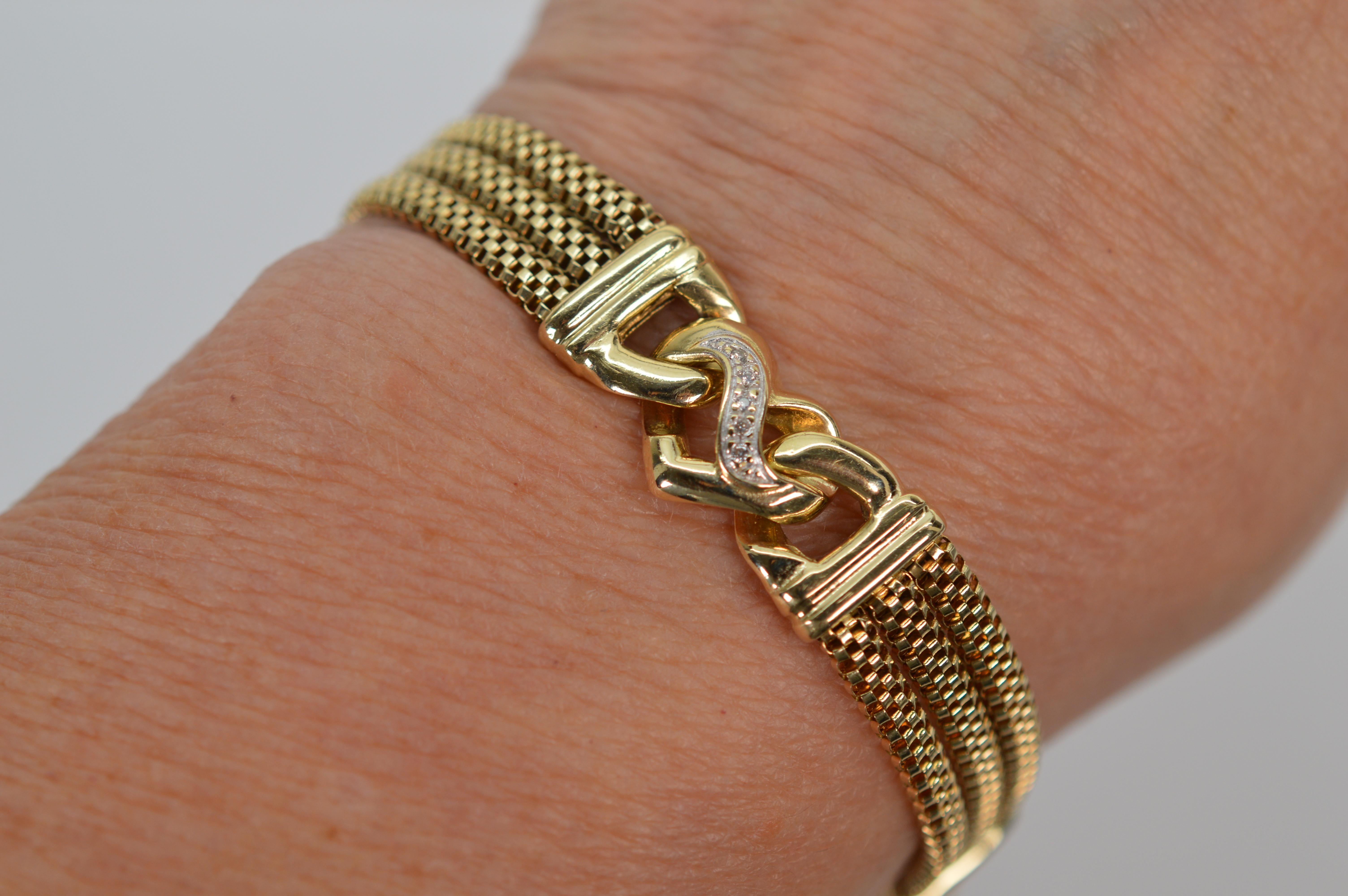 14 Karat Yellow Gold Mesh Chain Bracelet with Heart Station Diamond Accents In Good Condition For Sale In Mount Kisco, NY