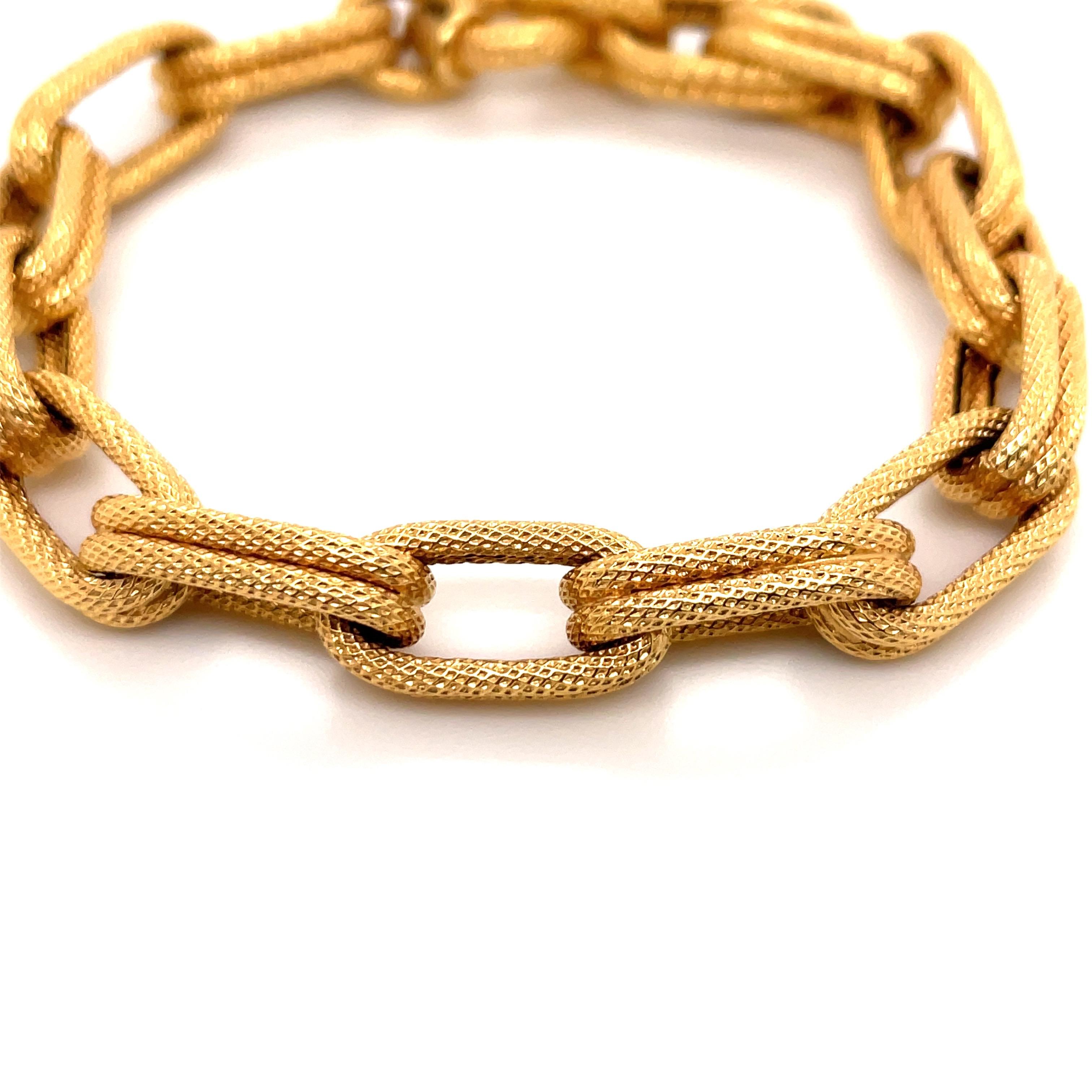 14 Karat Yellow Gold Oval Mesh Link Bracelet 11.2 Grams In Excellent Condition In New York, NY