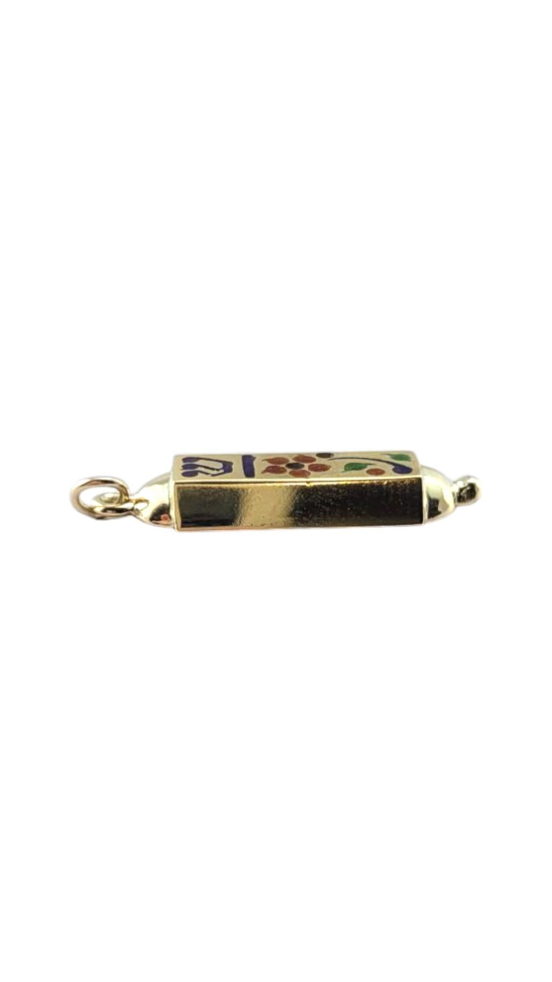 Pendentif Mezuzah en or jaune 14 carats et émail #21263 en vente 2