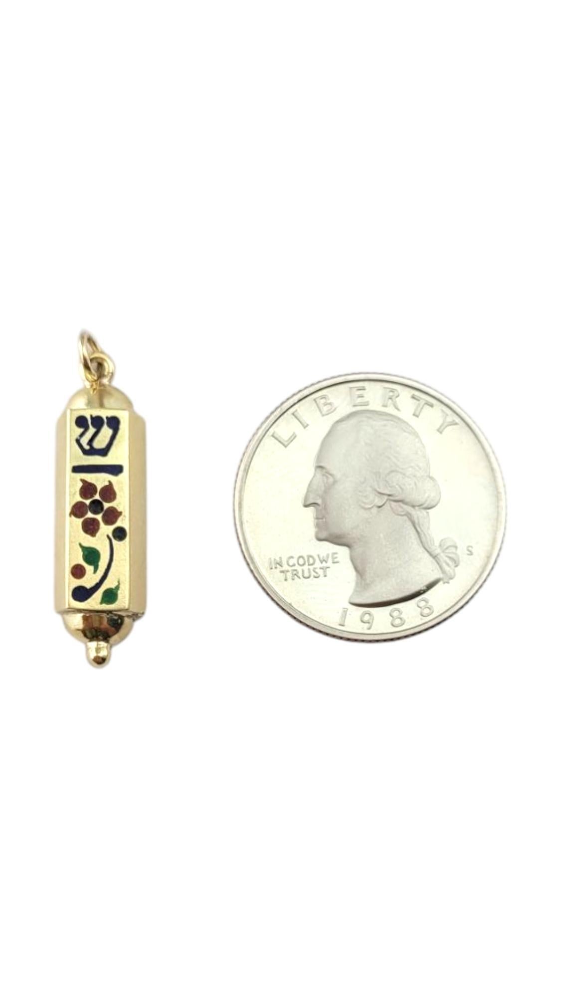 Pendentif Mezuzah en or jaune 14 carats et émail #21263 en vente 3