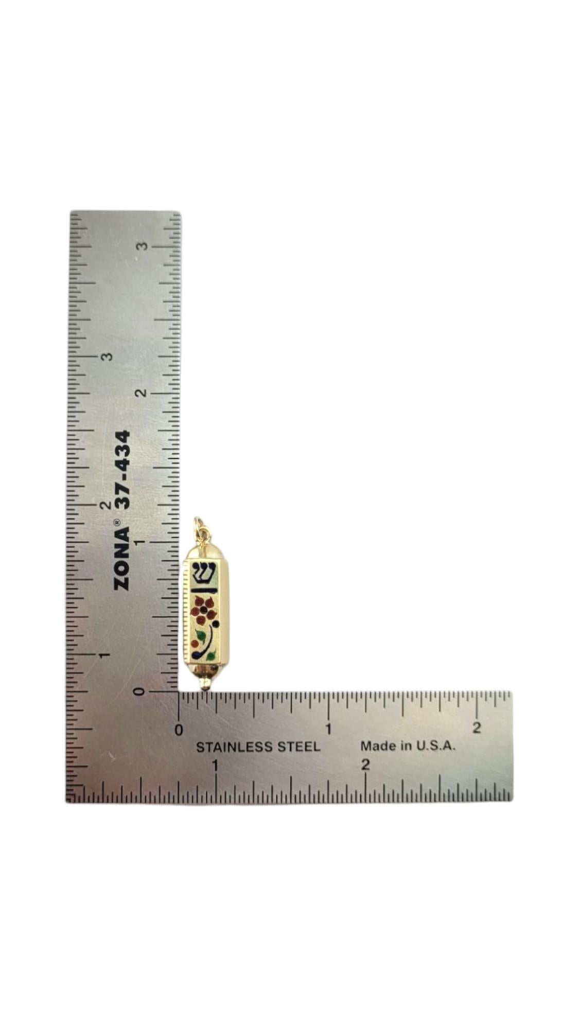 Pendentif Mezuzah en or jaune 14 carats et émail #21263 en vente 4