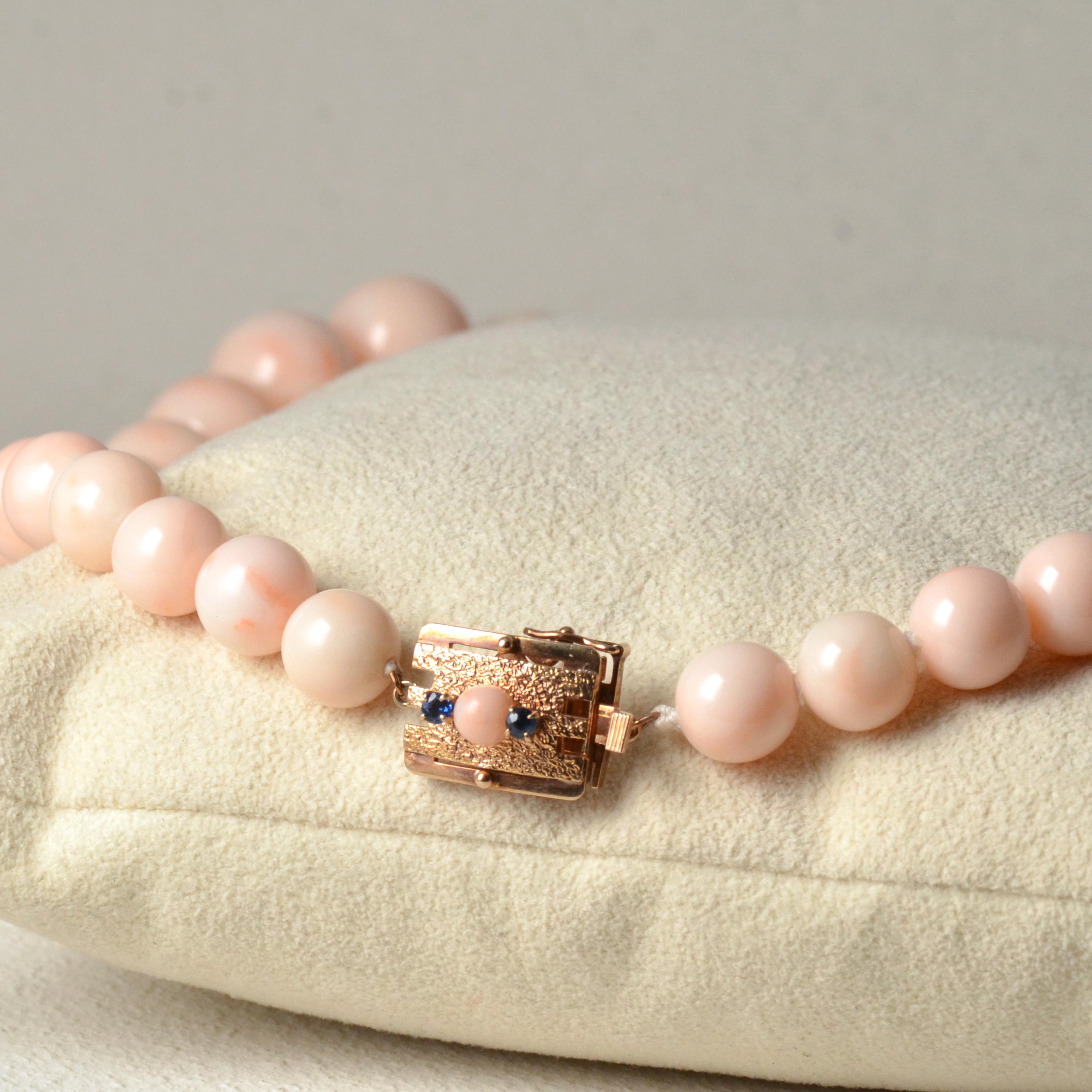 14 Karat Yellow Gold Mid Coral Graduated Necklace For Sale at 1stDibs