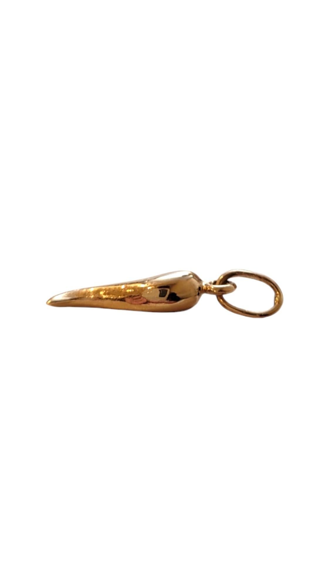 14 Karat Yellow Gold Italian Horn Charm

This 14K yellow gold Italian horn charm features a polished, sleek design. Perfect for those seeking protection, good luck, or fans of Italian culture!

Size: 15.9 mm X 3.9 mm X 3.4 mm

Length With Bail: