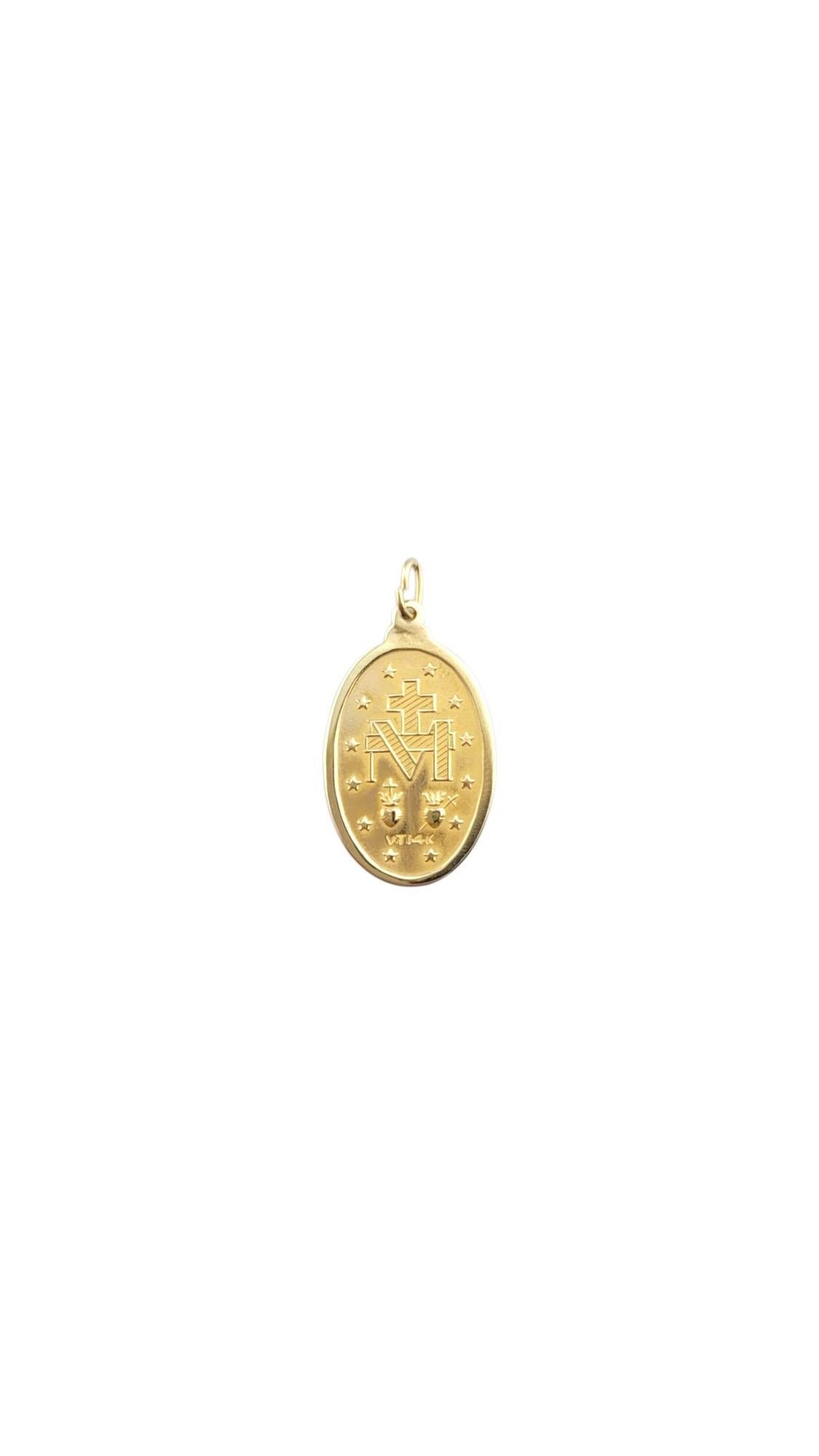 Ciondolo con Medaglia Miracolosa in oro giallo 14 carati

Sacro, elegante e dorato: questo ciondolo a forma di Medaglia Miracolosa in oro giallo 14 carati è un prezioso simbolo di fede e protezione.

Dimensioni: 24,6 mm X 14,8 mm X 1,3 mm

Lunghezza