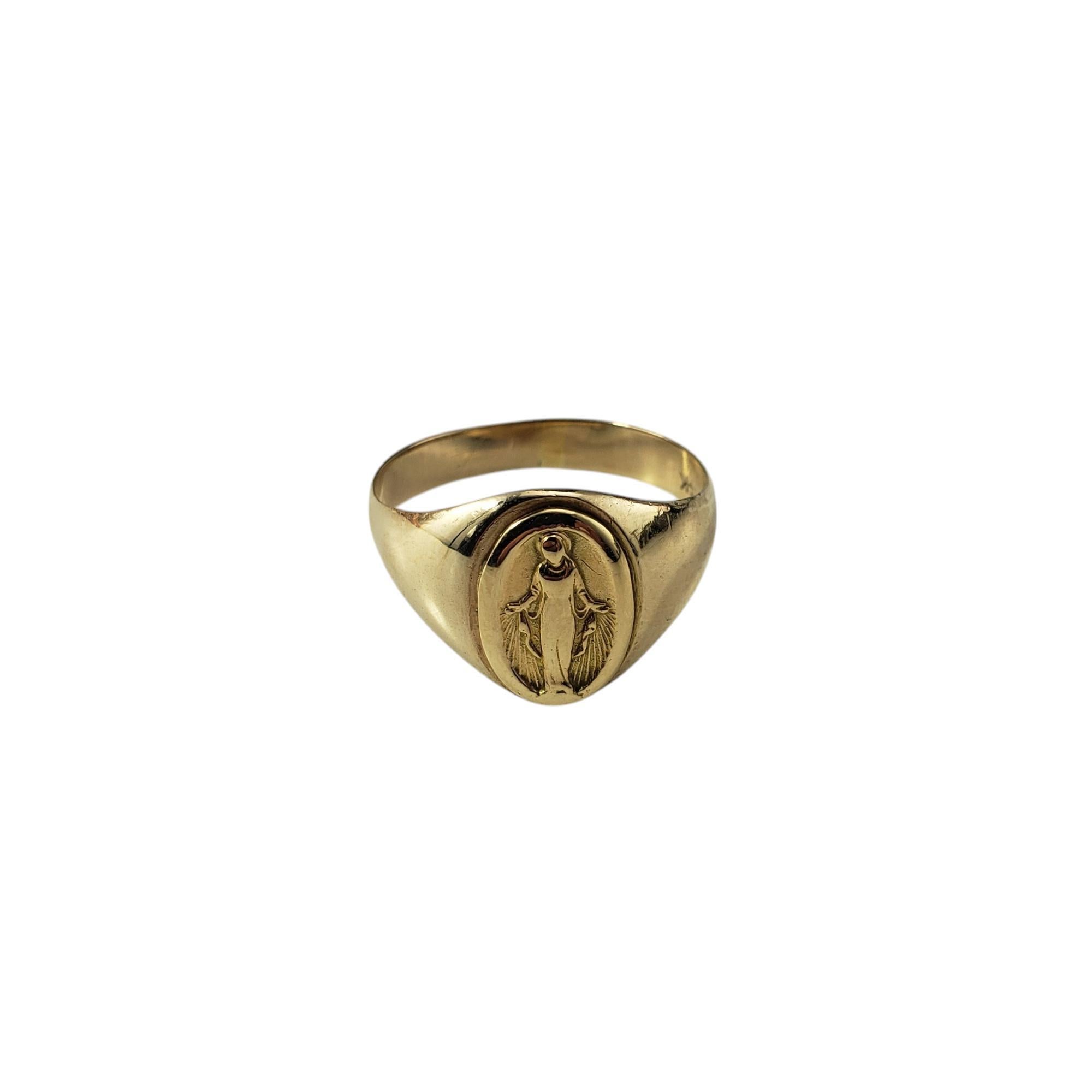 14 Karat Yellow Gold Miraculous Medal Virgin Mary Signet Ring Size 9

Theis elegant 14K yellow gold signet ring showcases the Miraculous Medal, a symbol of grace and protection. 

Width: 13 mm.
Shank: 3 mm.

Ring Size: 9

Weight: 2.9 dwt/ 4.5