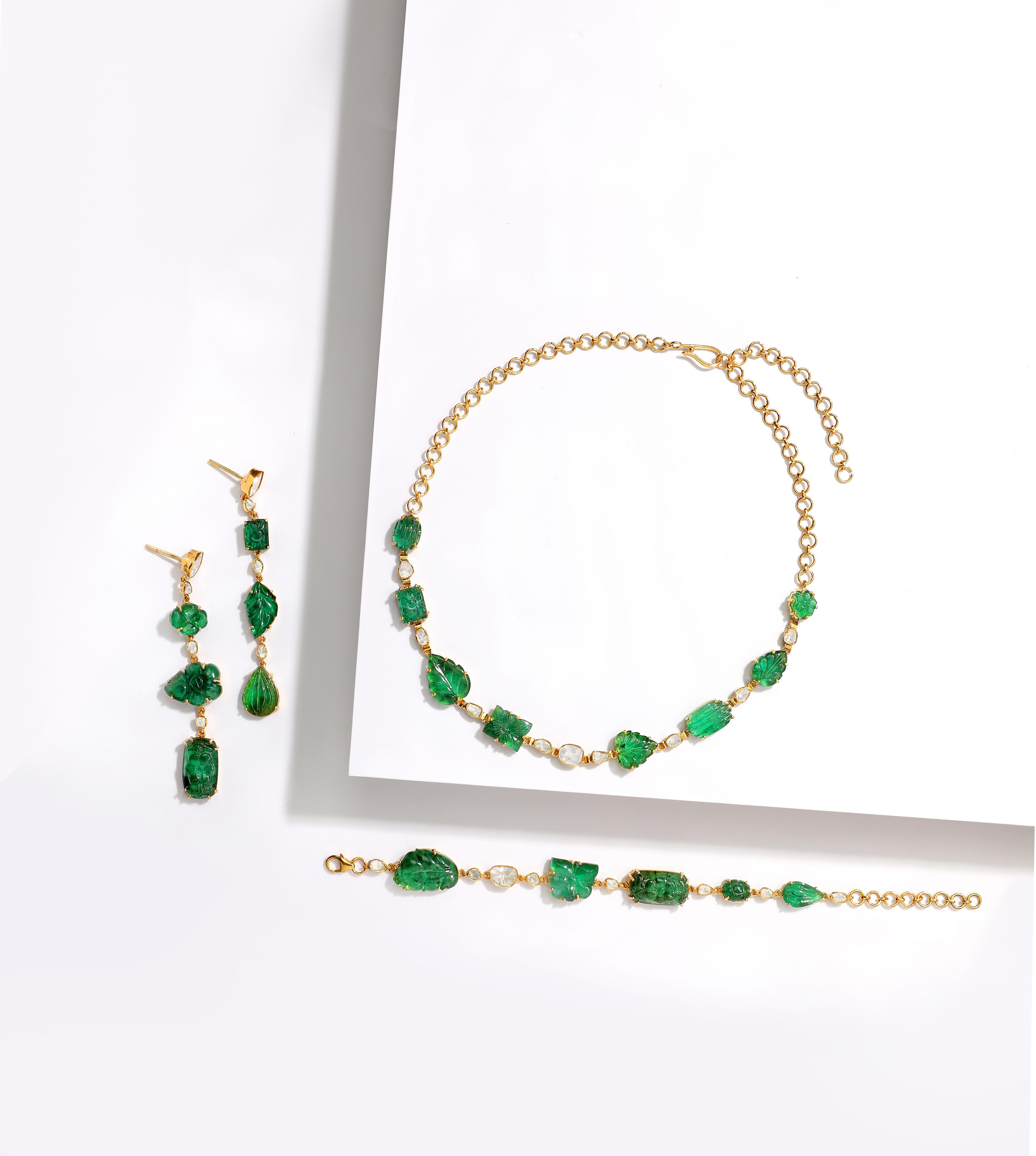 Women's 14 Karat Yellow Gold Mismatch Link Bracelet with Uncut Diamonds and Emerald For Sale