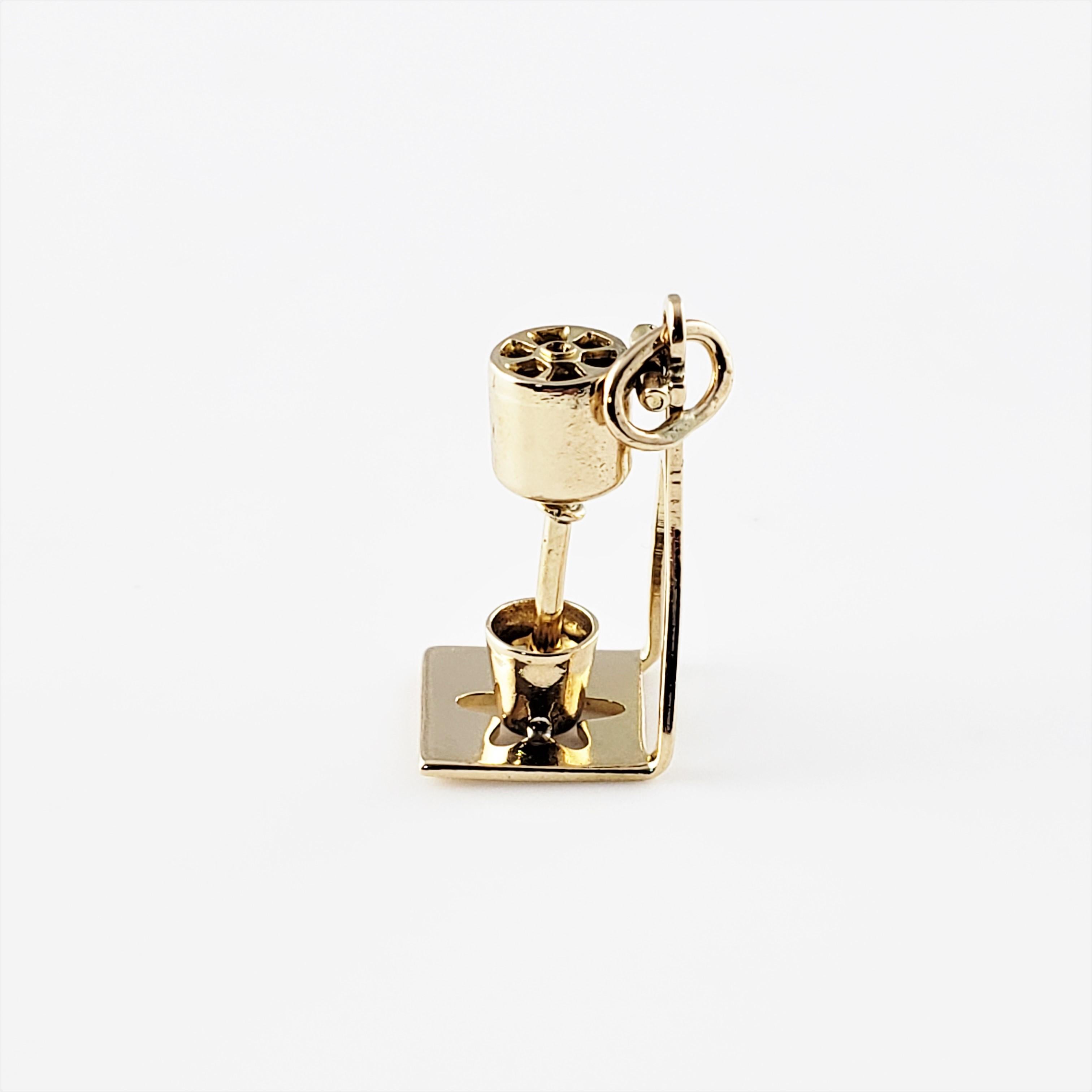 Vintage 14 Karat Yellow Gold Mixer Charm-

This lovely 3D charm features a miniature mixer meticulously detailed in 14K yellow gold.

Size: 12 mm x 8 mm (actual charm)

Weight: 0.8 dwt. / 1.3 gr.

Stamped: 14K