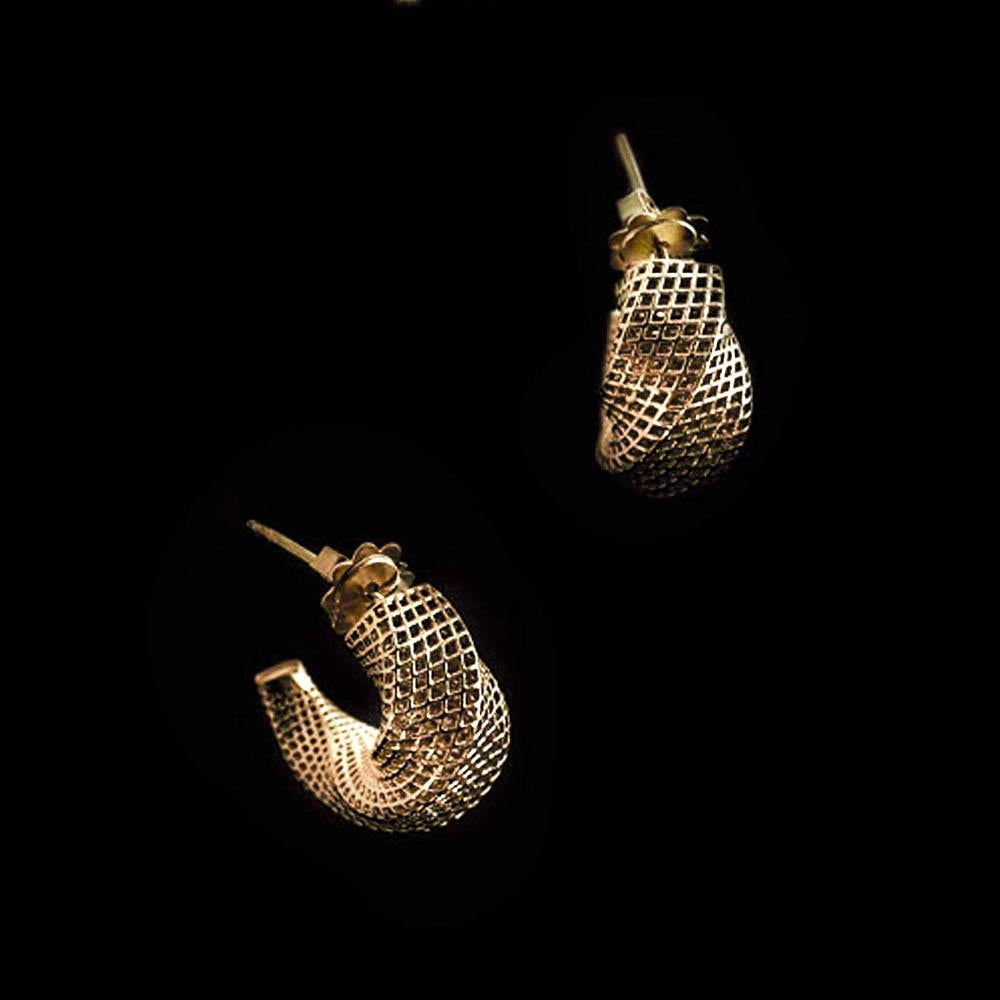 14 Karat Yellow Gold Mobius Earrings 360 Degrees Twist In New Condition For Sale In Herzeliya, IL