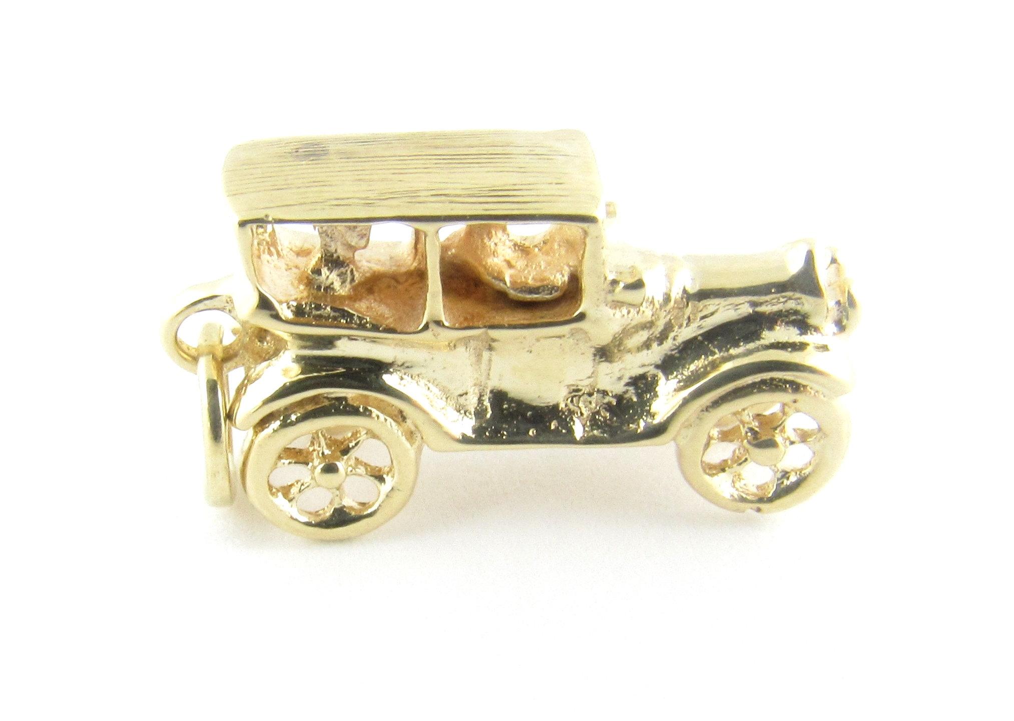 Vintage 14 Karat Yellow Gold Model T Ford Car Charm-

Perfect gift for the car enthusiast!

This 3D charm features a miniature Model T Ford Car meticulously detailed in 14K yellow gold.

Size: 11 mm x 19 mm (actual charm)

Weight: 2.1 dwt. / 3.4