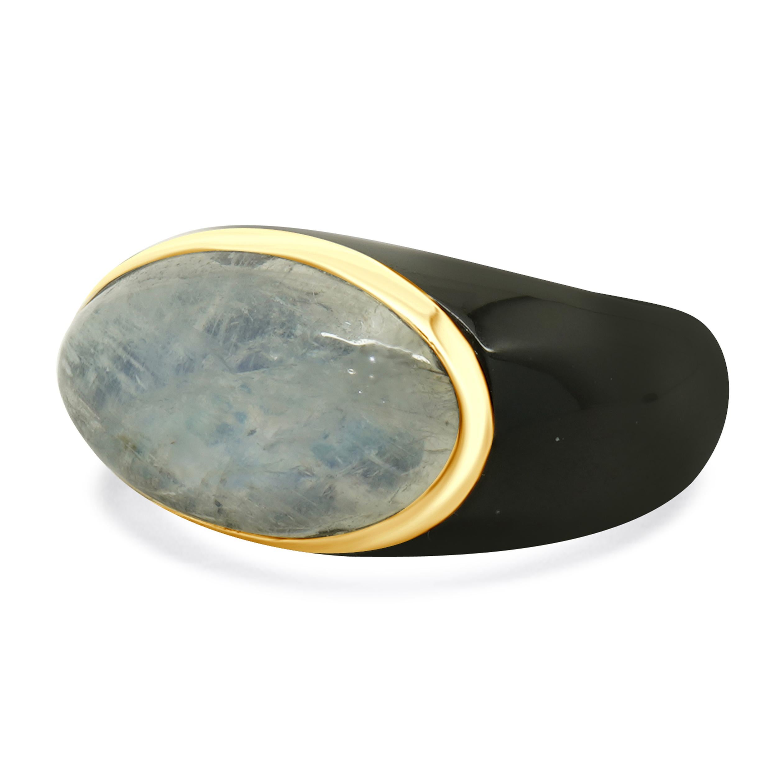 Matériau : Or jaune 14K
Dimensions : Le haut de l'anneau mesure 12,7 mm 
Taille de l'anneau : 5 (veuillez prévoir jusqu'à 2 jours ouvrables supplémentaires pour les demandes de taille)
Poids : 8.50 grammes
