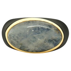 Bague en or jaune 14 carats pierre de lune et agate noire