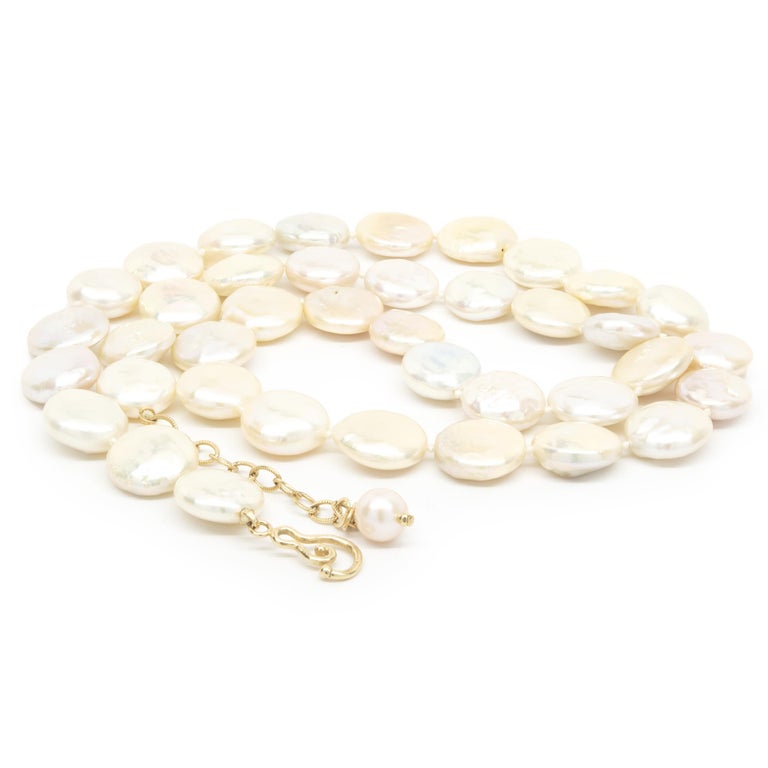 14 Karat Yellow Gold Mother of Pearl Disc Necklace For Sale at 1stDibs
