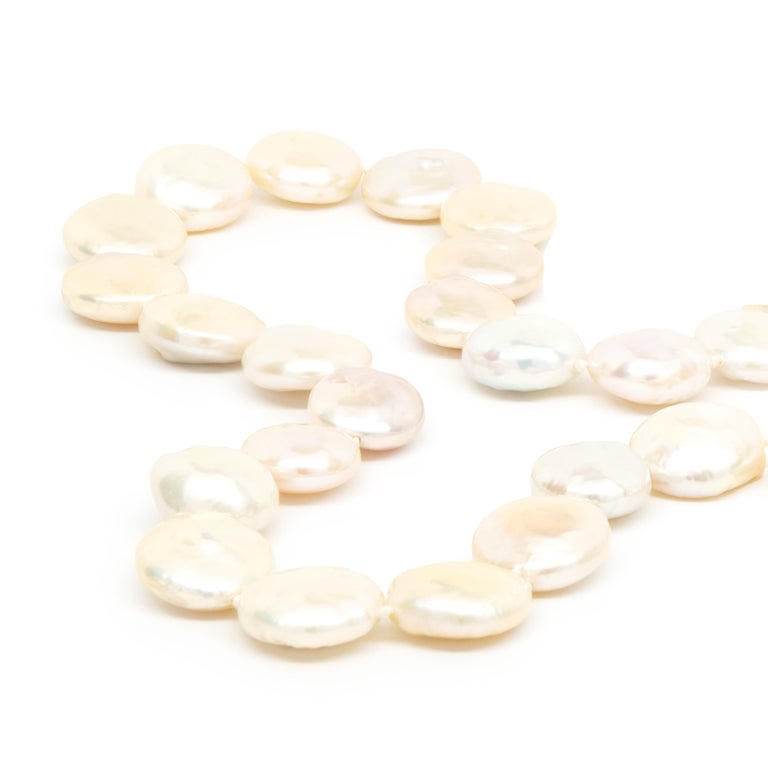 14 Karat Yellow Gold Mother of Pearl Disc Necklace For Sale at 1stDibs