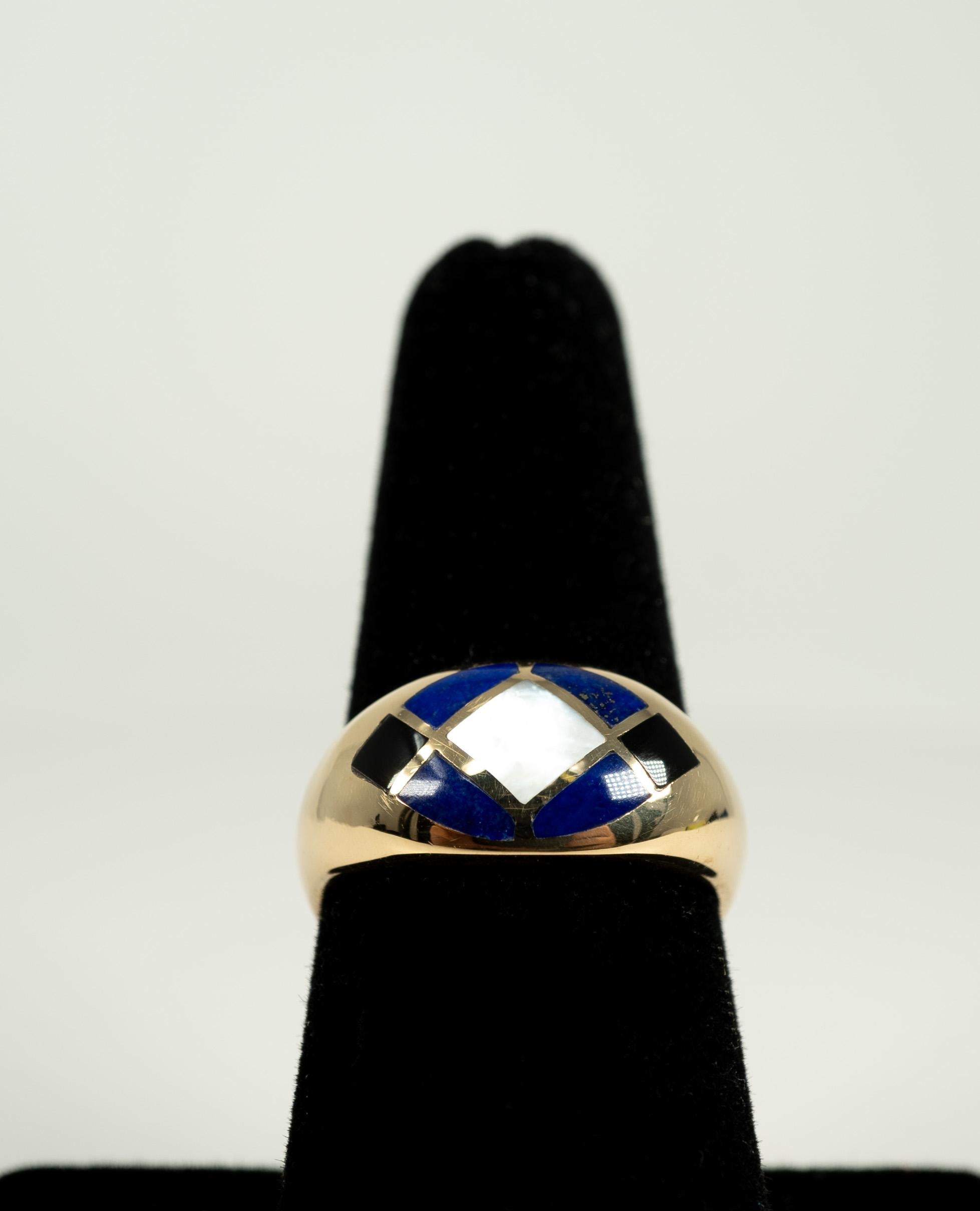 Women's or Men's 14 Karat Yellow Gold Mother-of-pearl, Lapis Lazuli Onyx Ring For Sale