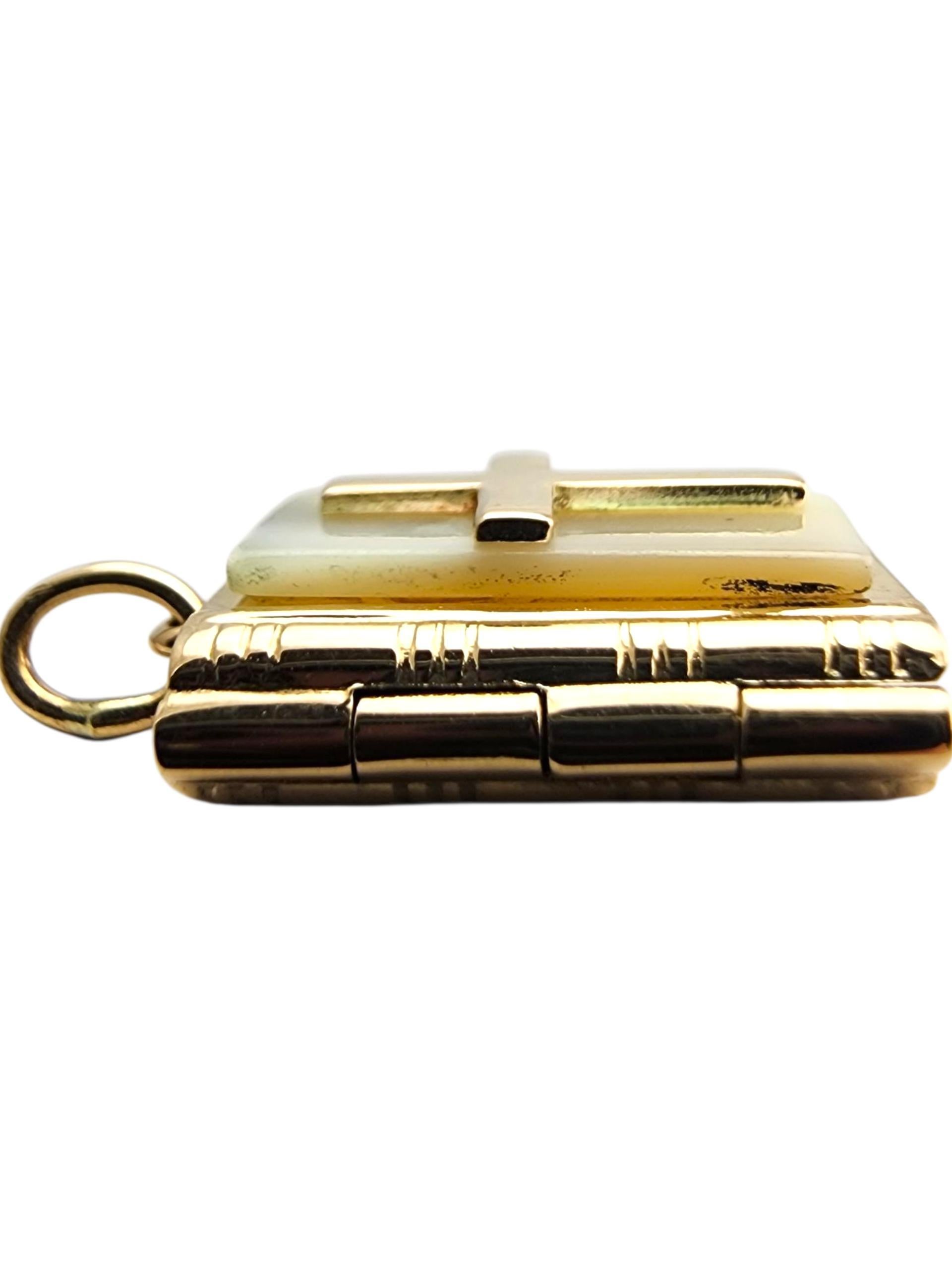 Donna Charm biblico in oro giallo 14 carati con madreperla e preghiera del Signore #23926 in vendita