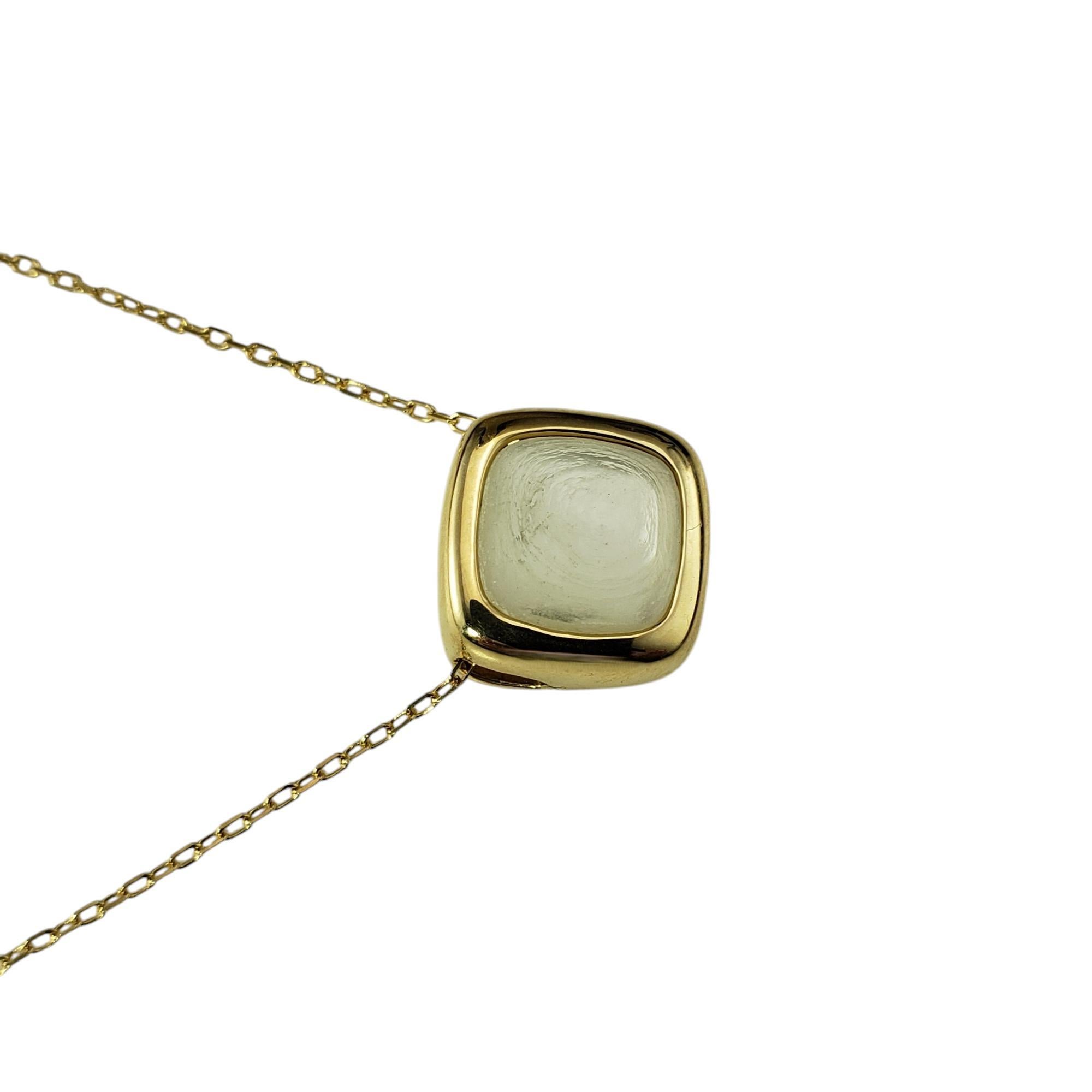 14 Karat Yellow Gold Mother of Pearl Pendant Necklace #20648 In Good Condition For Sale In Washington Depot, CT