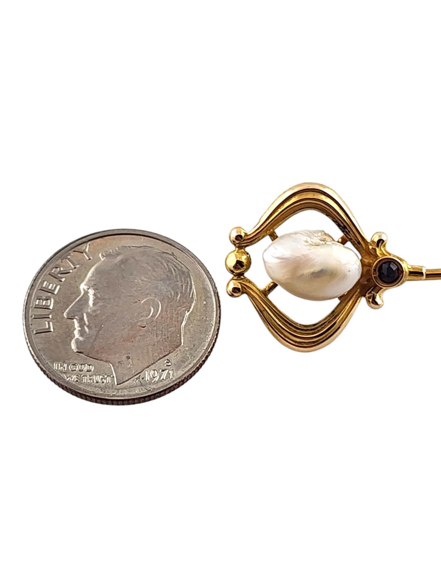 14 Karat Yellow Gold Mother of Pearl & Red Faceted Stone Pin #19808 For Sale 2