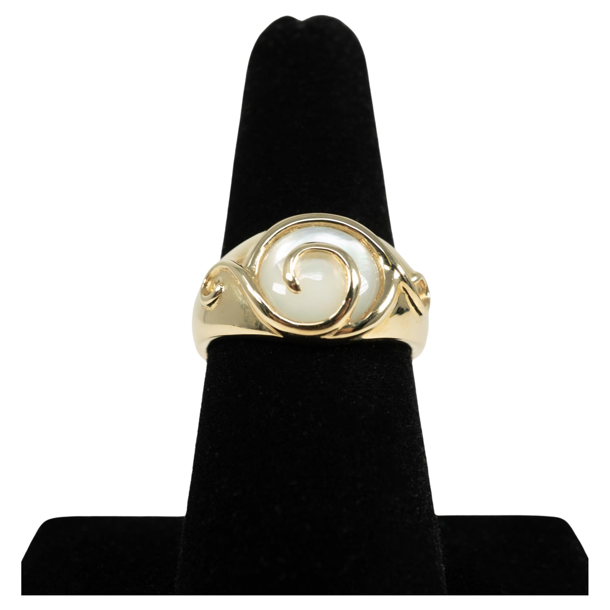 In 14 karat yellow gold, this ring is centered with one circular mother-of-pearl inlay.