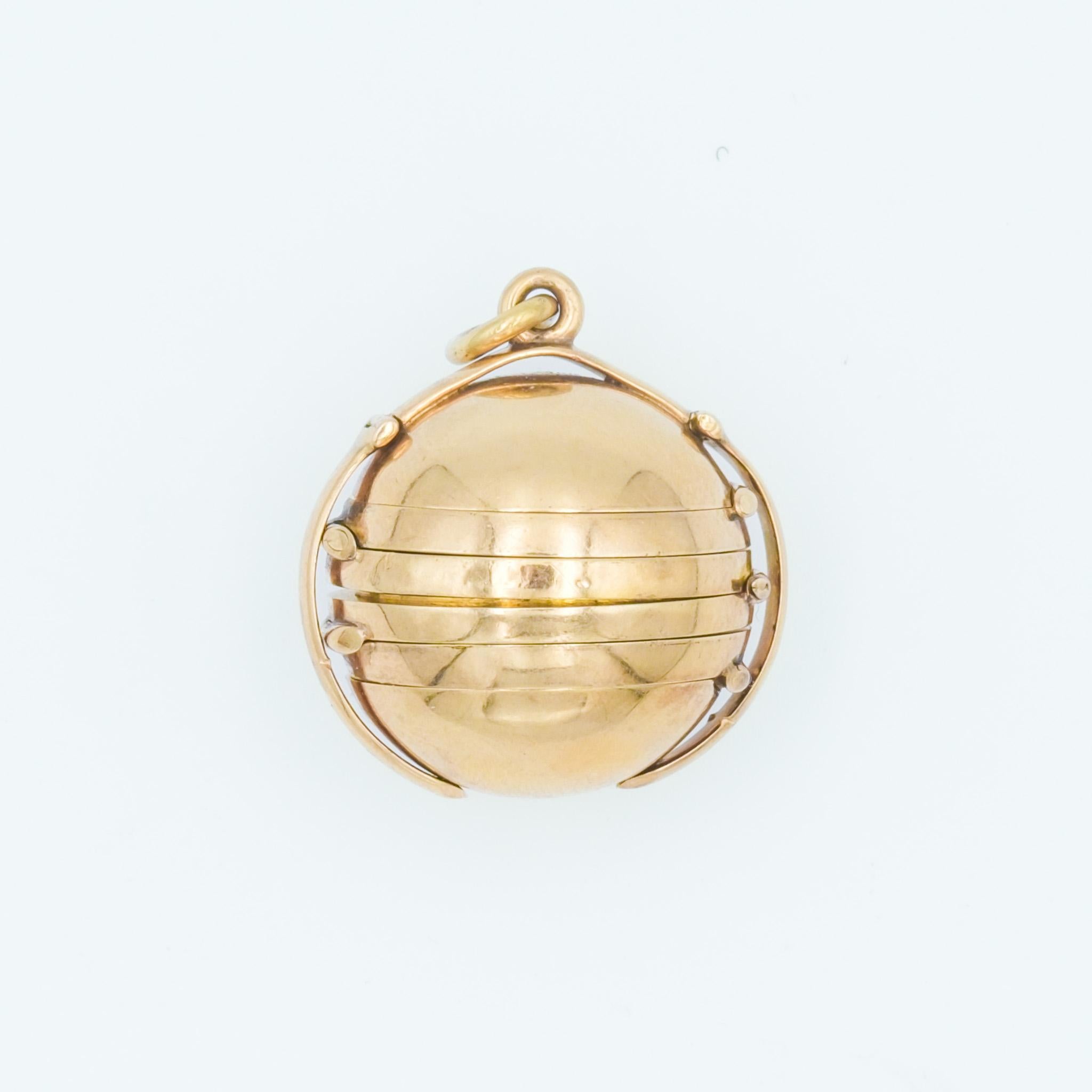 Retro 14 Karat Yellow Gold Multi-Photo Locket Globe Pendant
