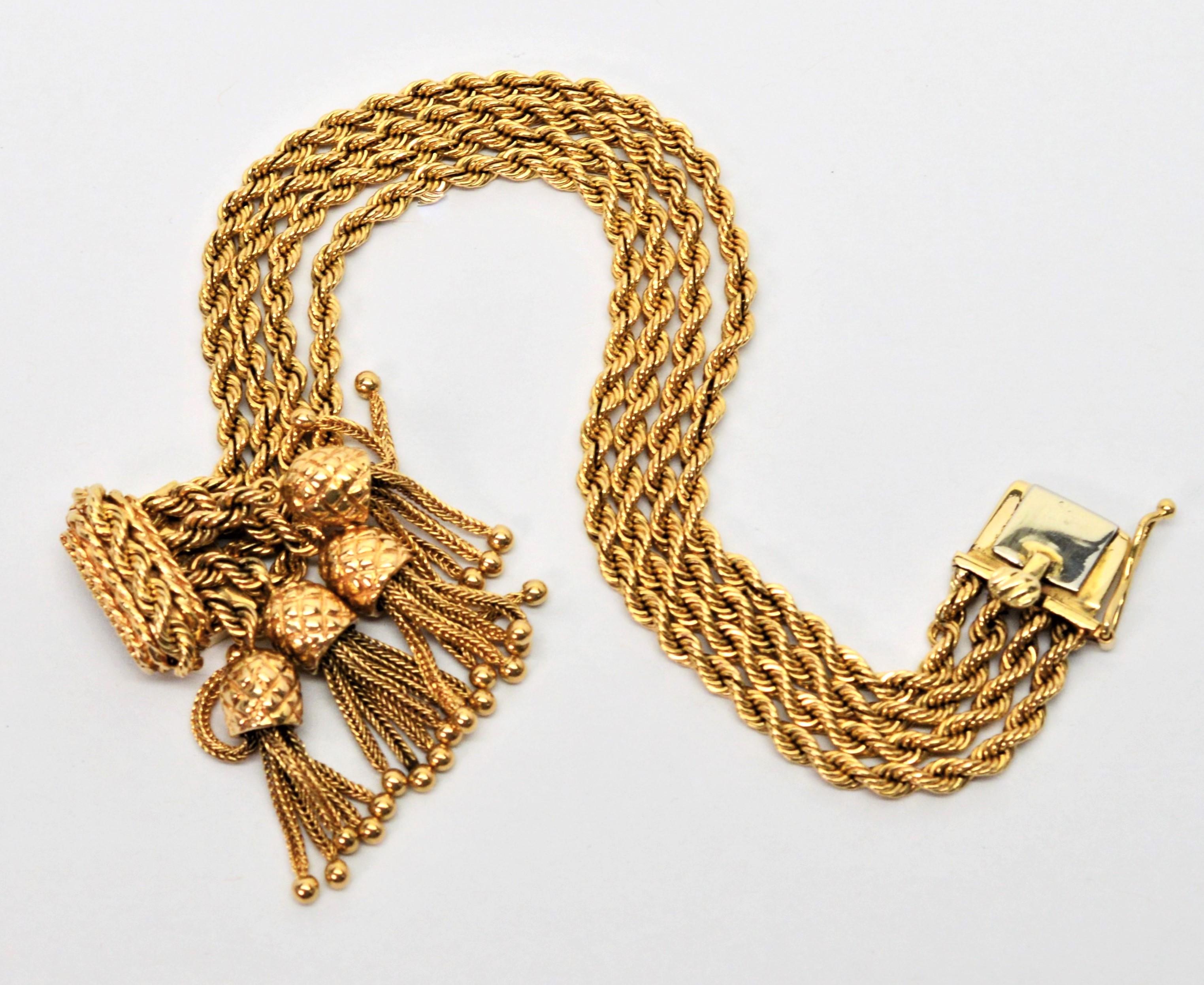 Bracelet à chaînes multiples en or jaune 14 carats avec breloques ananas Excellent état - En vente à Mount Kisco, NY