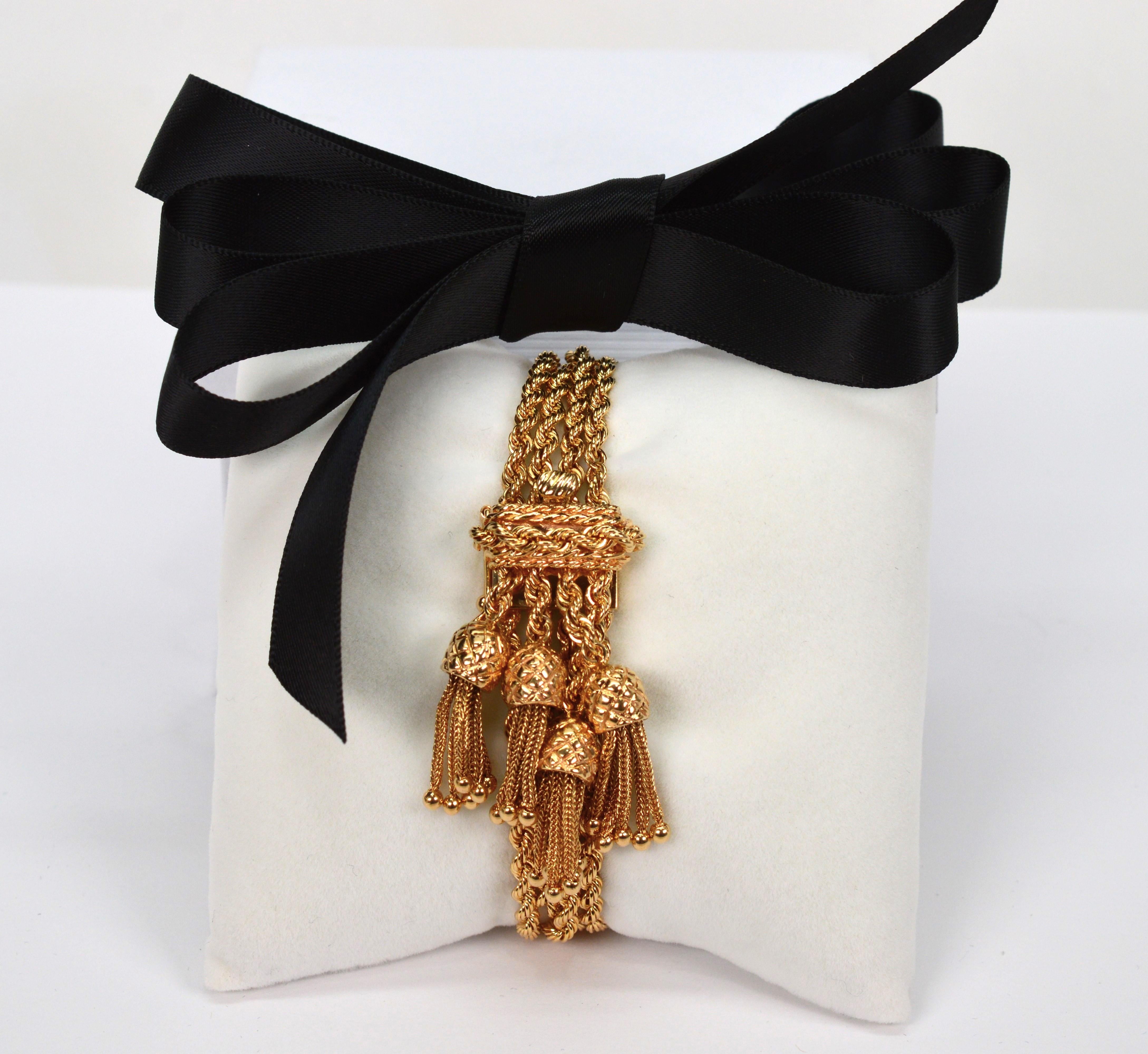 Bracelet à chaînes multiples en or jaune 14 carats avec breloques ananas en vente 3