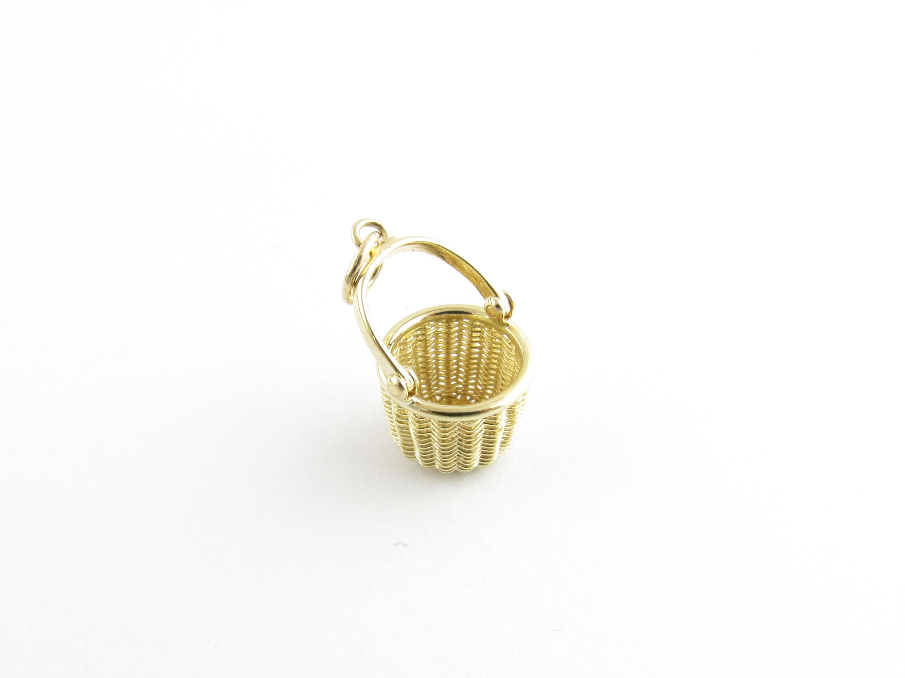 14 Karat Yellow Gold Nantucket Basket Charm In Good Condition In Washington Depot, CT