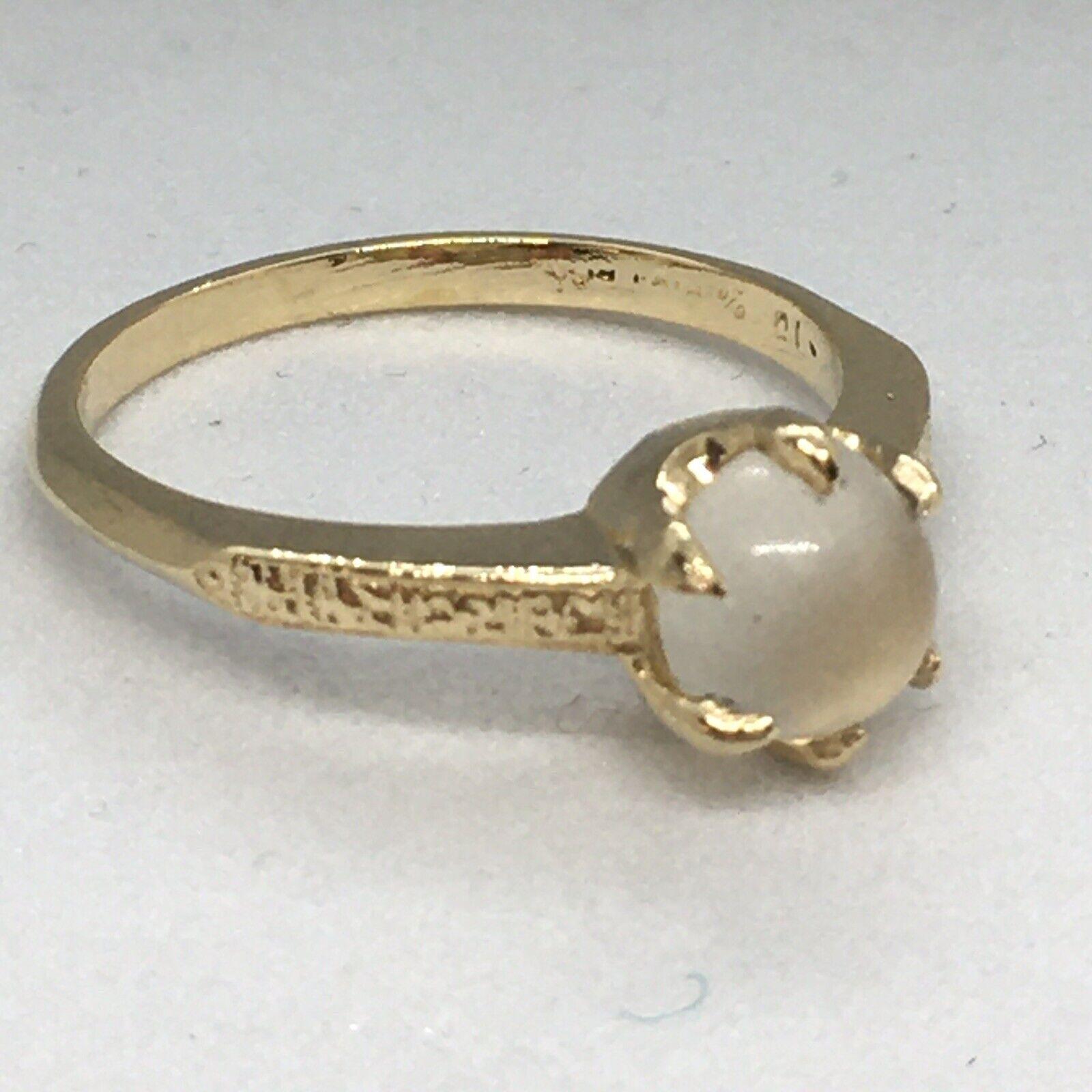 14 Karat Gelbgold Natürlicher Mondstein-Ring (Cabochon)