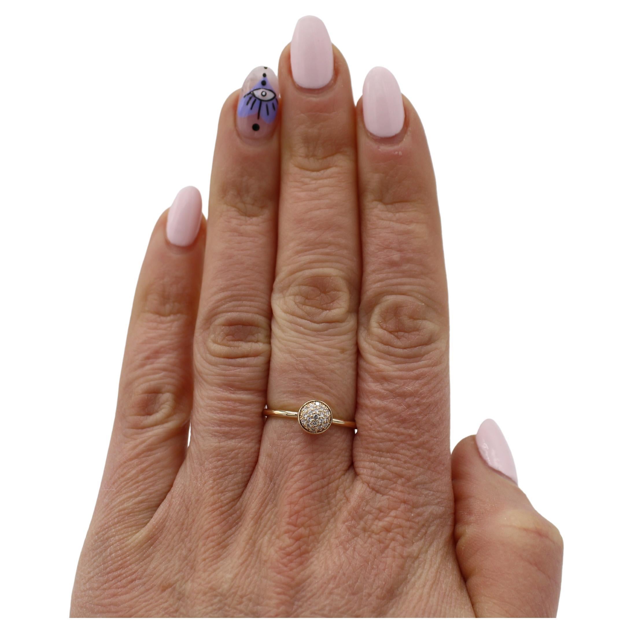Taille ronde Bague à dôme empilable en or jaune 14 carats pavé de diamants naturels en vente