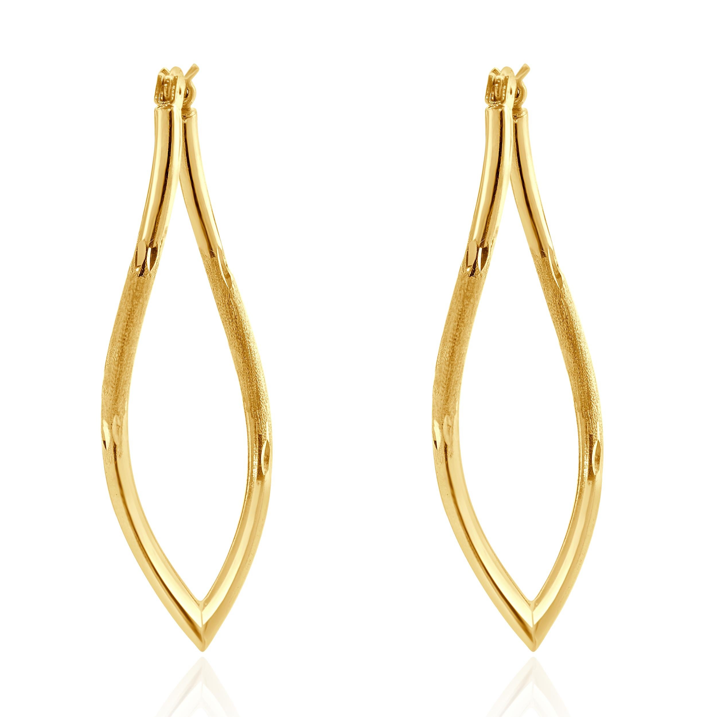 Material: 14K yellow gold
Dimensions: earrings measure 20.9mm
Weight:  2.61 grams