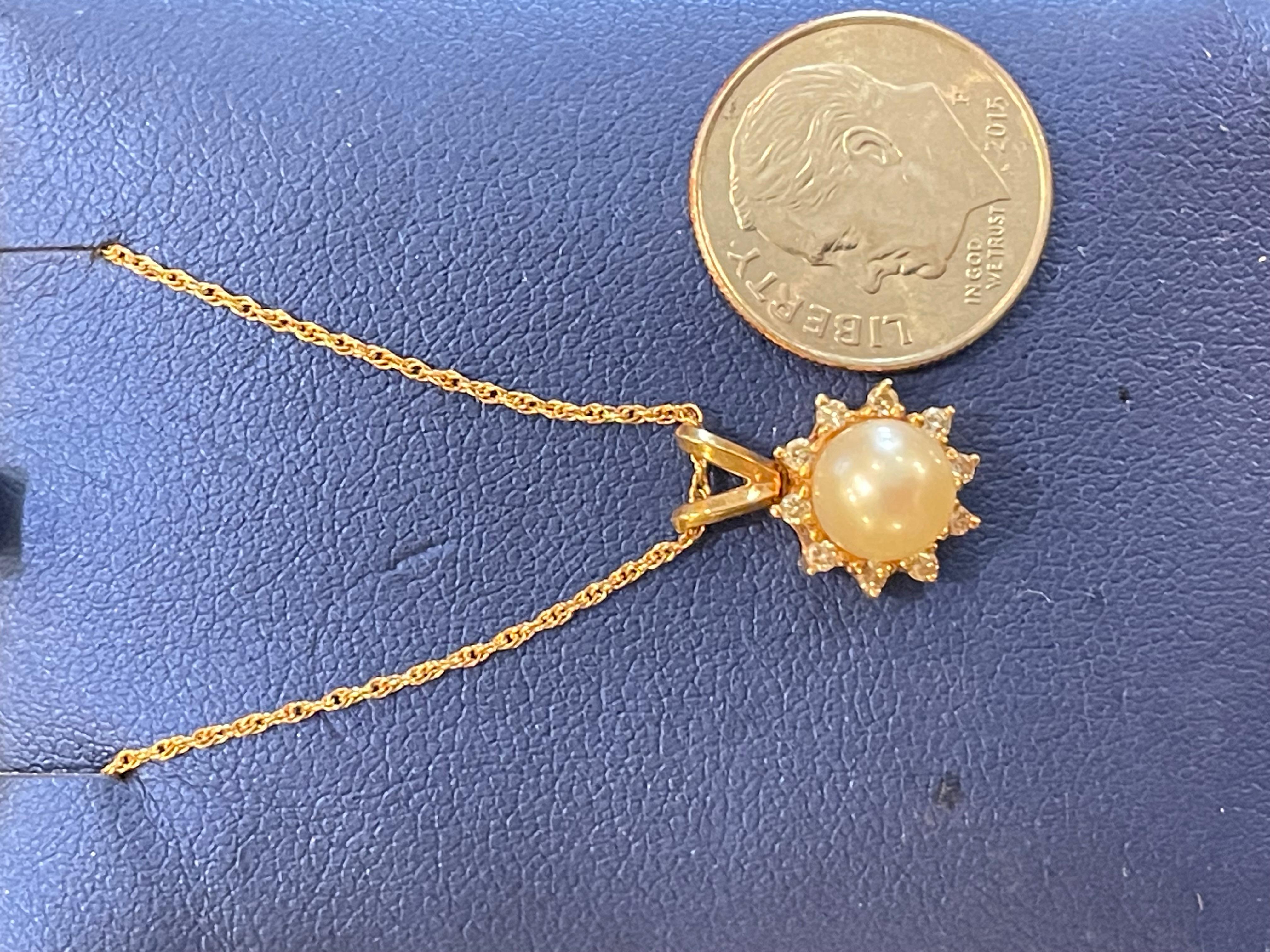 14 Karat Yellow Gold Necklace with Cultured Pearl and Diamond Pendant For Sale 1