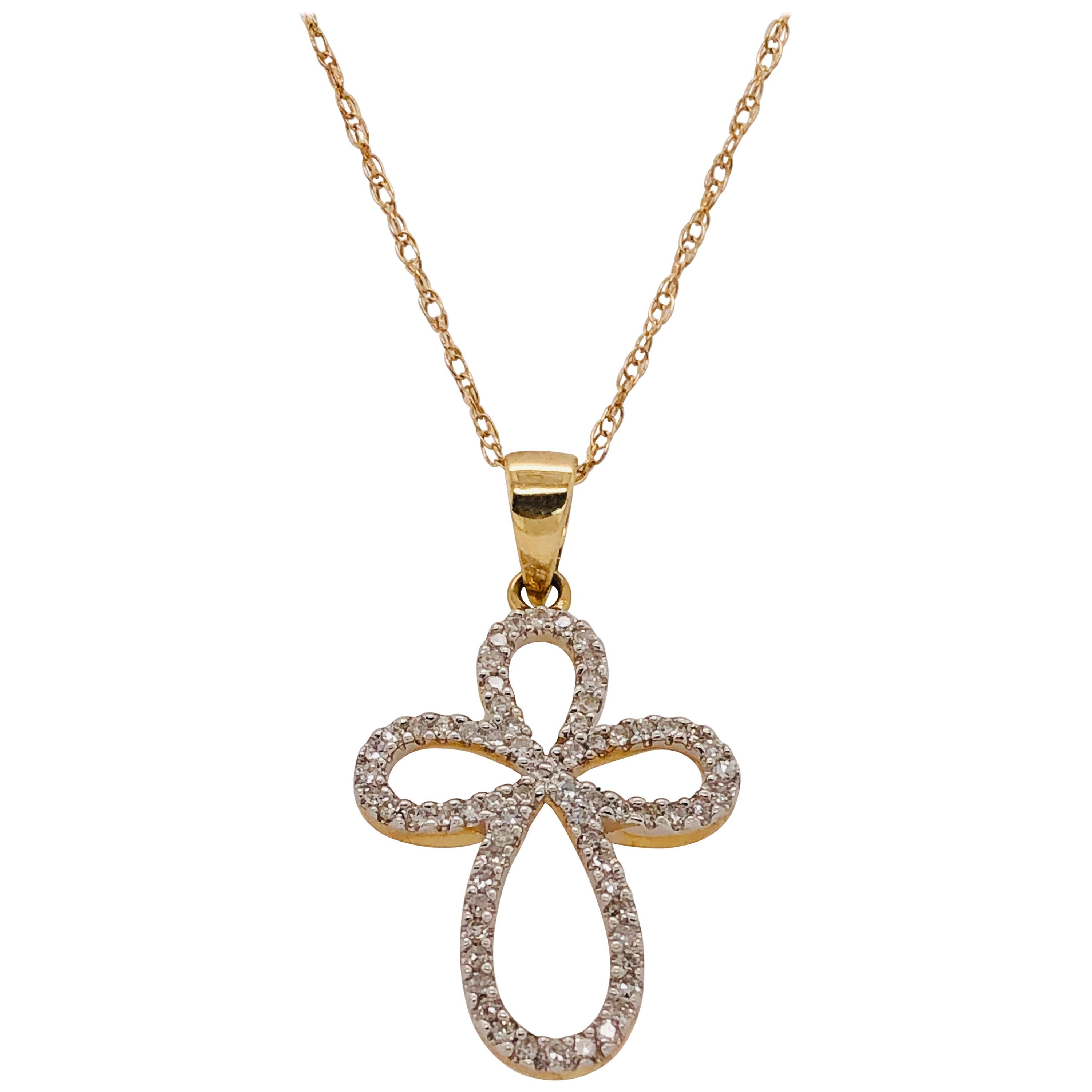 14 Karat Yellow Gold Necklace with Diamond Encrusted Pendant 0.25 TDW For Sale