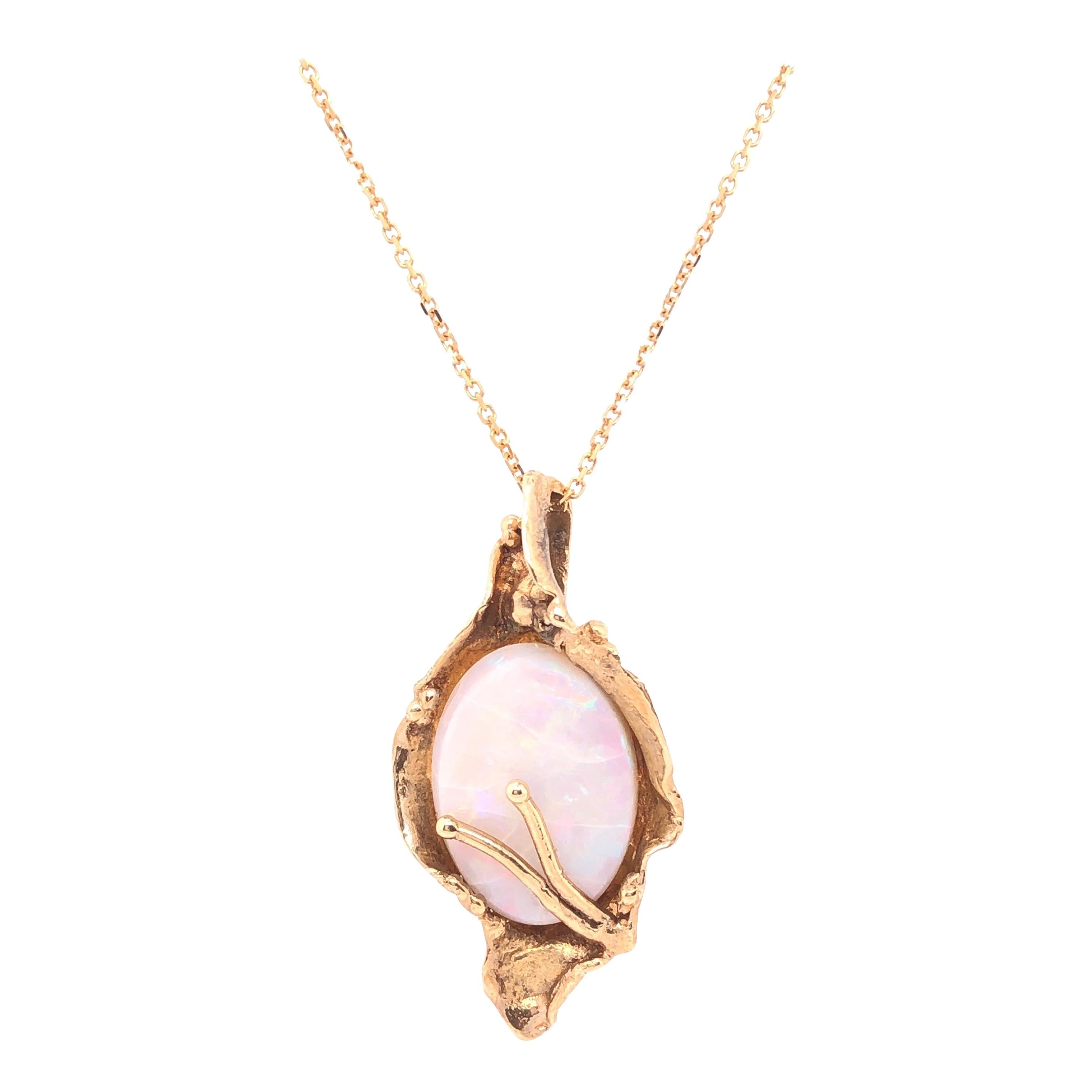 14 Karat Yellow Gold Necklace with Freeform Oval Opal and Gold Pendant For Sale