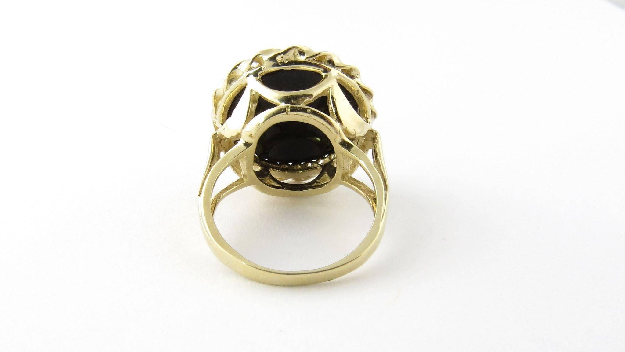 Round Cut 14 Karat Yellow Gold Neptune Onyx Etched Gold Leaf Ring For Sale