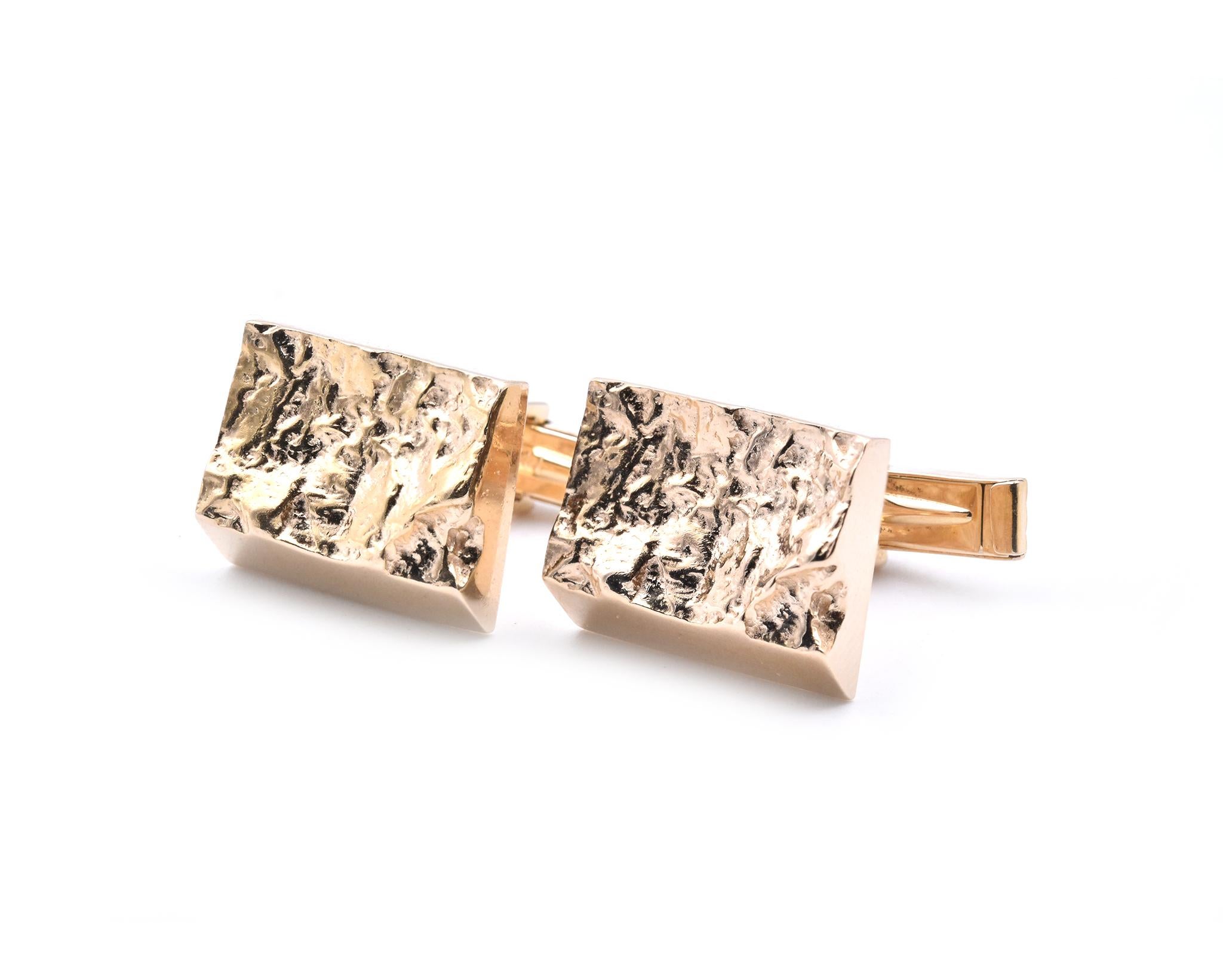 Designer: Custom
Material: 14 Karat Yellow Gold
Dimensions: cufflinks measure 17.75mm in length
Weight: 13.99 grams