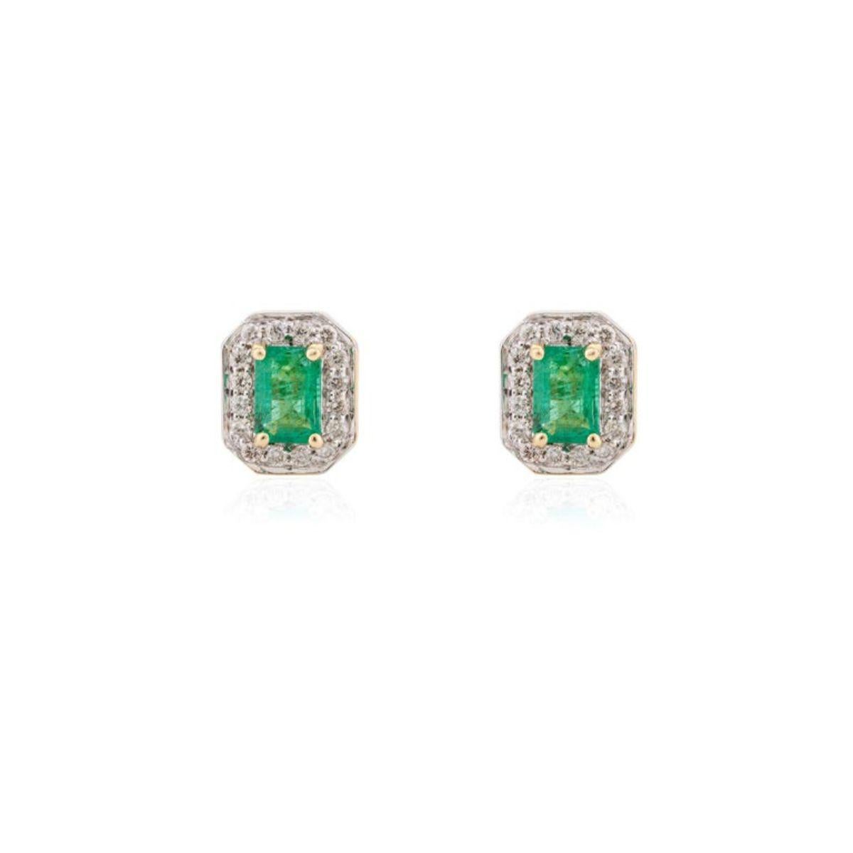 Exquisite 14k Yellow Gold Octagon Cut Emerald Diamond Stud Earrings Gift for Mom For Sale 5