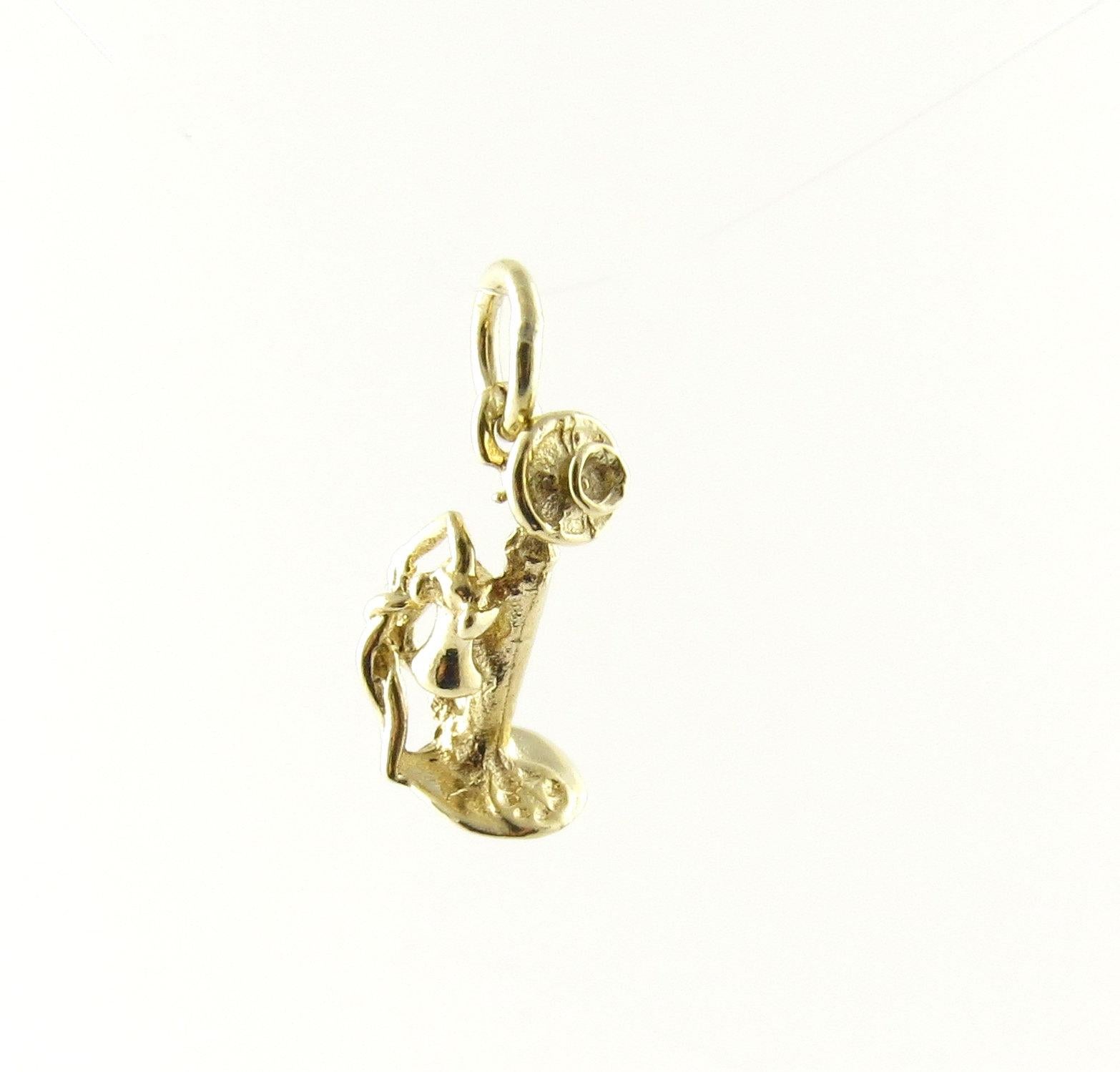 Vintage 14 Karat Yellow Gold Old-Fashioned Candlestick Telephone Charm- 
Go back to a simpler time! 
This lovely 3D charm features a miniature candlestick telephone meticulously detailed in 14K yellow gold. 
Size: 15 mm x 9 mm (actual charm)