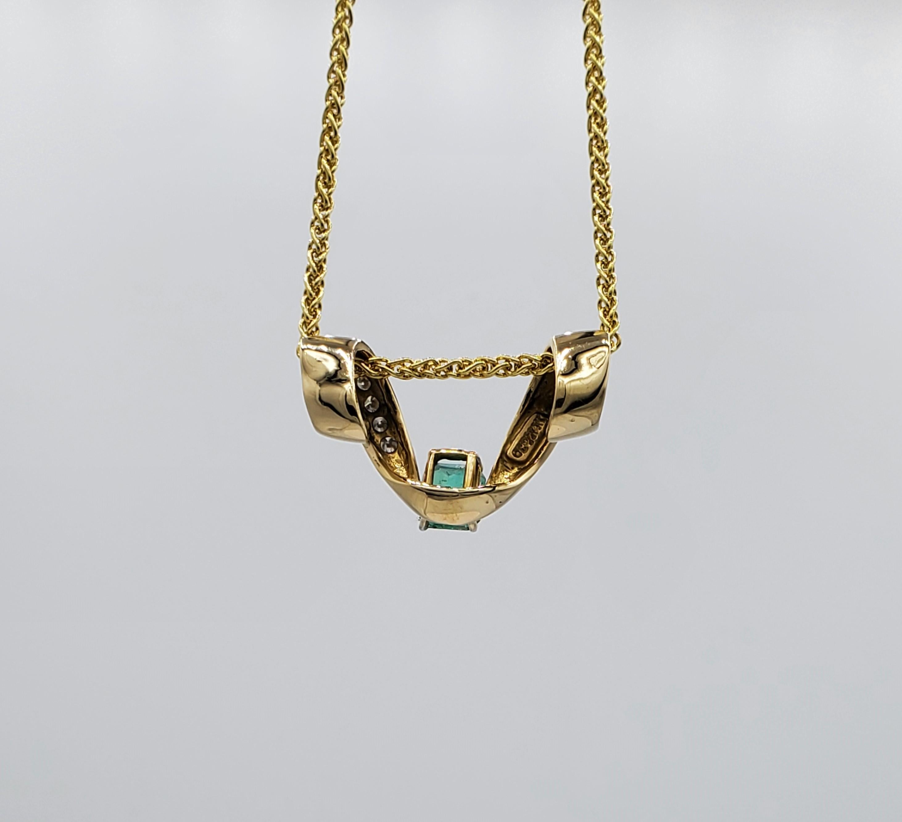 14 Karat Yellow Gold Omega Necklace Enhancer, Vibrant Natural Emerald, Diamonds In Good Condition In San Diego, CA