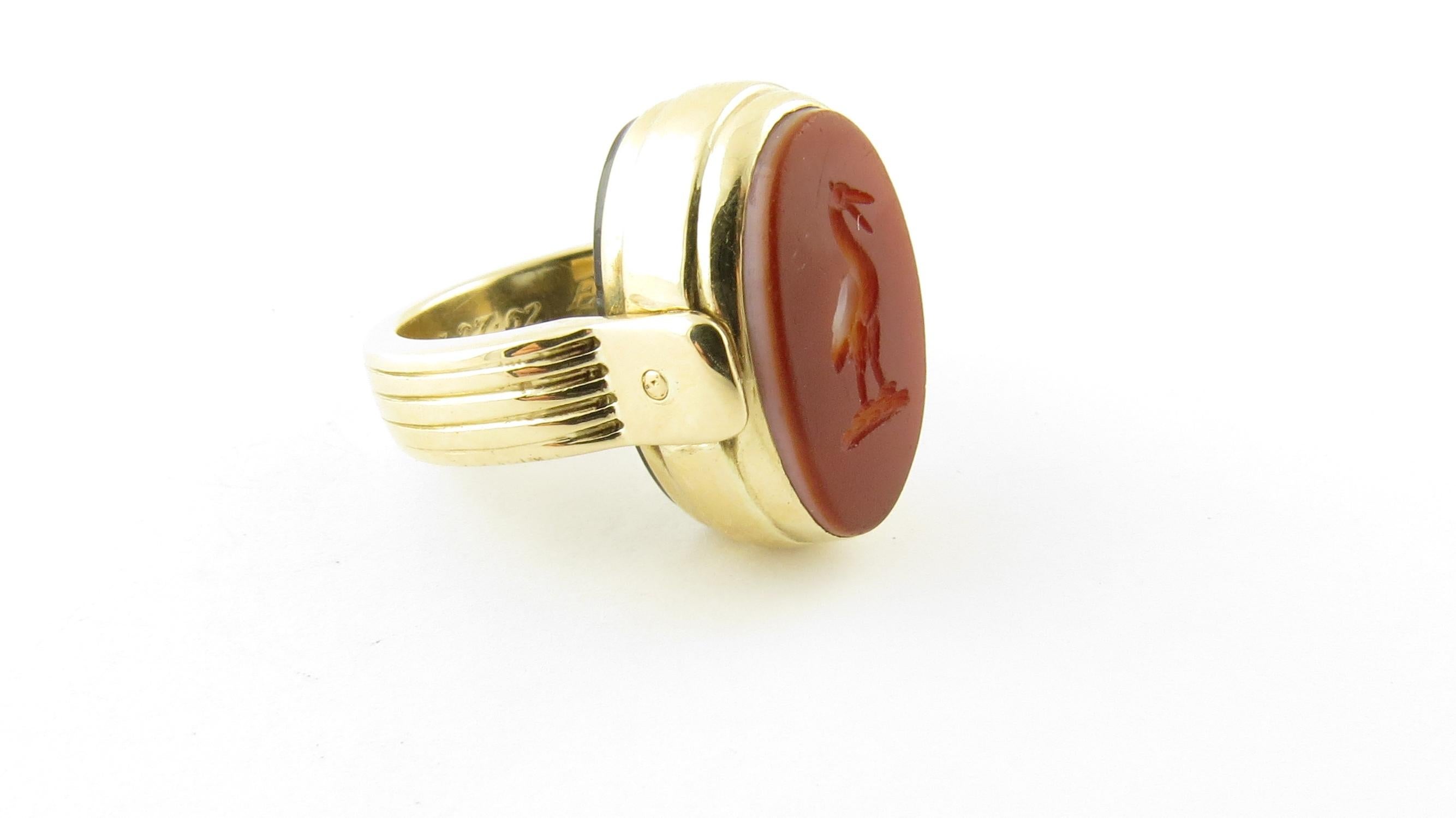 14 Karat Yellow Gold Onyx and Carnelian Flip Ring In Good Condition For Sale In Washington Depot, CT