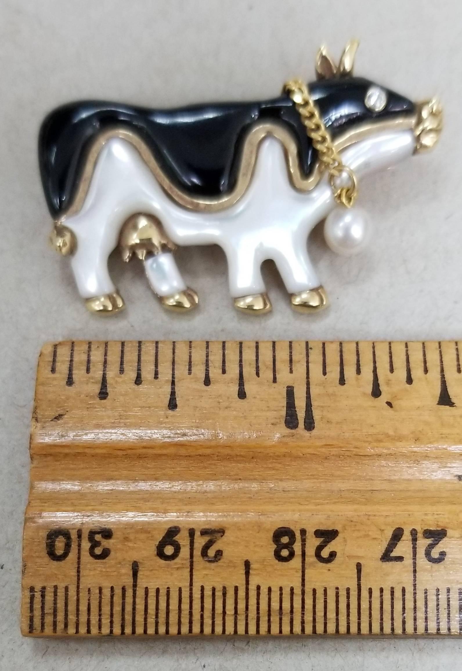 Contemporary 14 Karat Yellow Gold Onyx and Mother of Pearl Cow Brooch