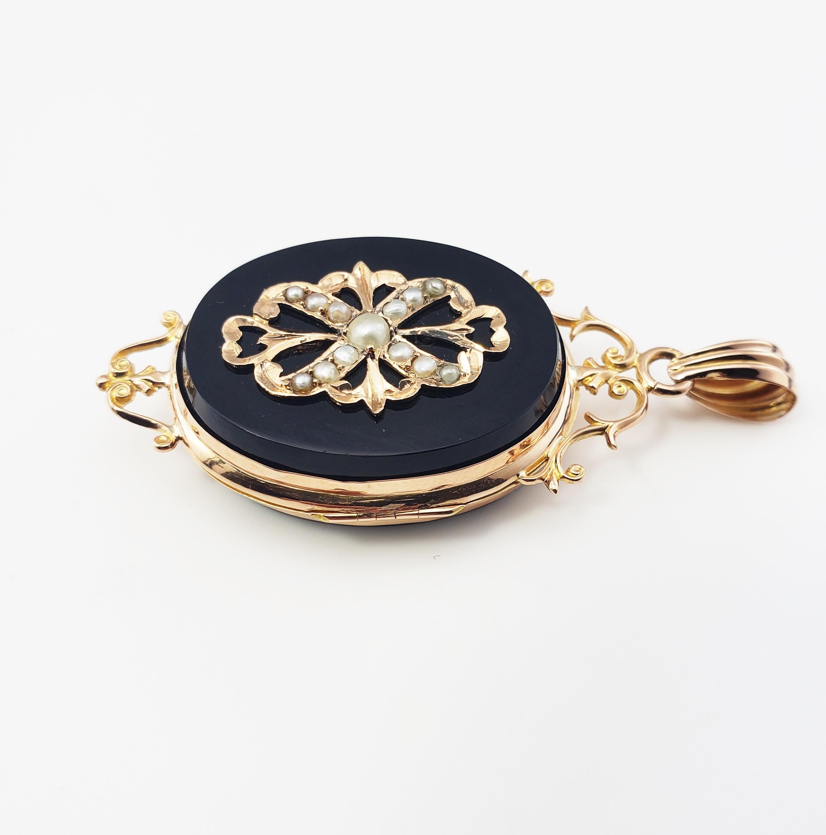 Vintage 14 Karat Yellow Gold Onyx and Pearl Locket

This lovely hinged black onyx locket is decorated with 12 seed pearls and beautifully detailed 14k yellow gold.

Size: 45 mm x 24 mm

Weight: 7.5 dwt. / 11.8 gr.

Acid tested for 14K gold.

Very