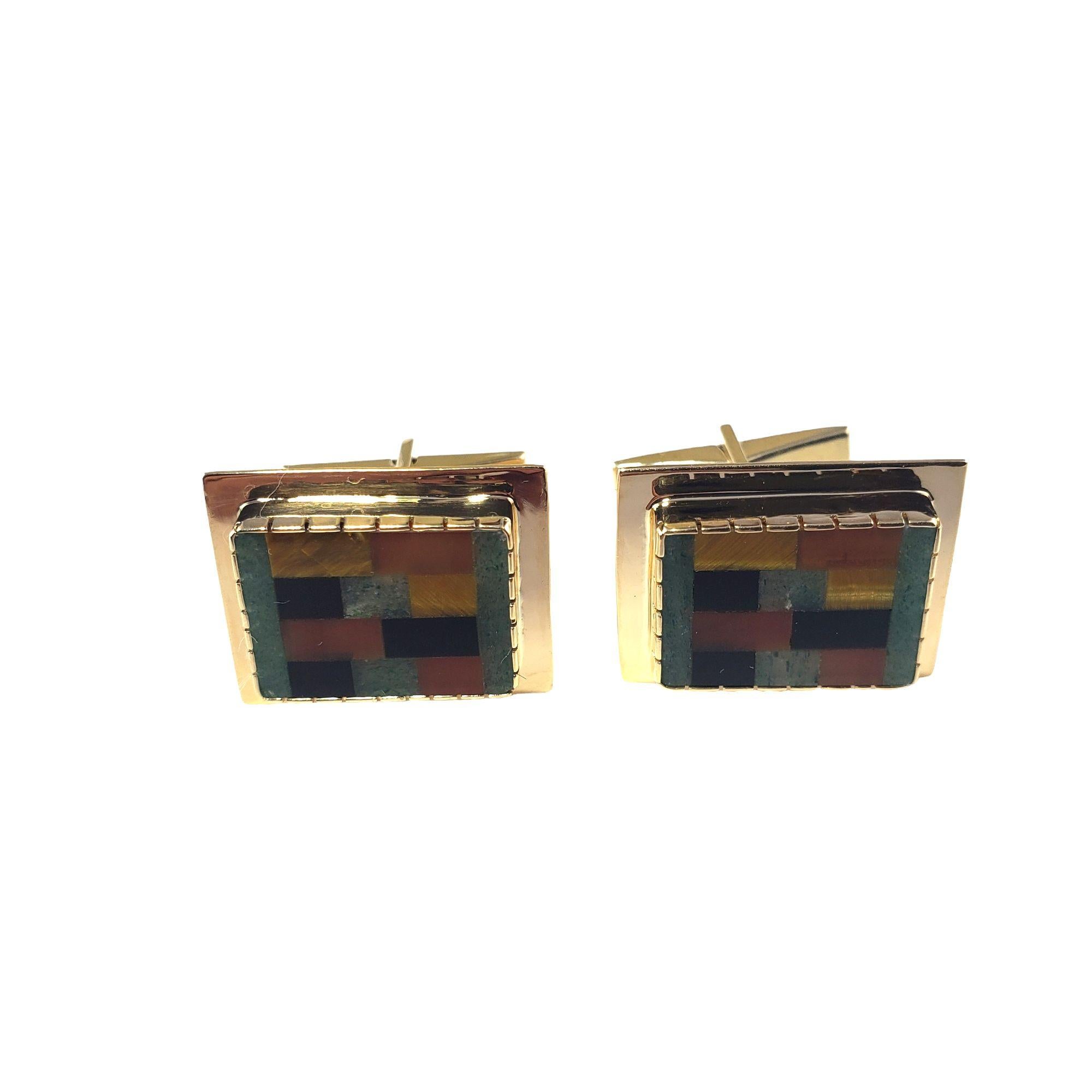 14 Karat Yellow Gold Onyx, Carnelian and Tiger's Eye Cufflinks In Good Condition For Sale In Washington Depot, CT
