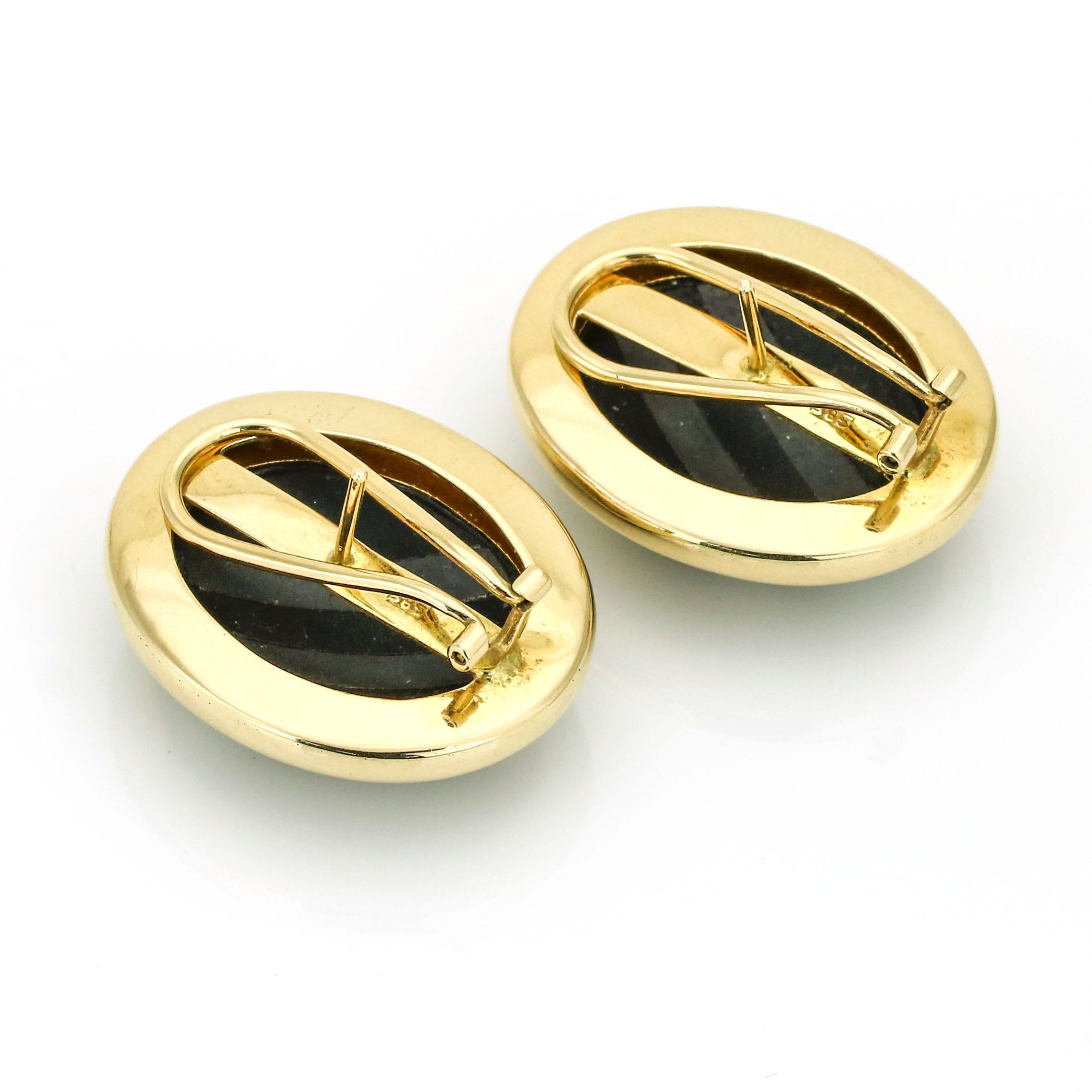 Women's 14 Karat Yellow Gold Onyx Hematite Retro Oval Stud Earrings For Sale
