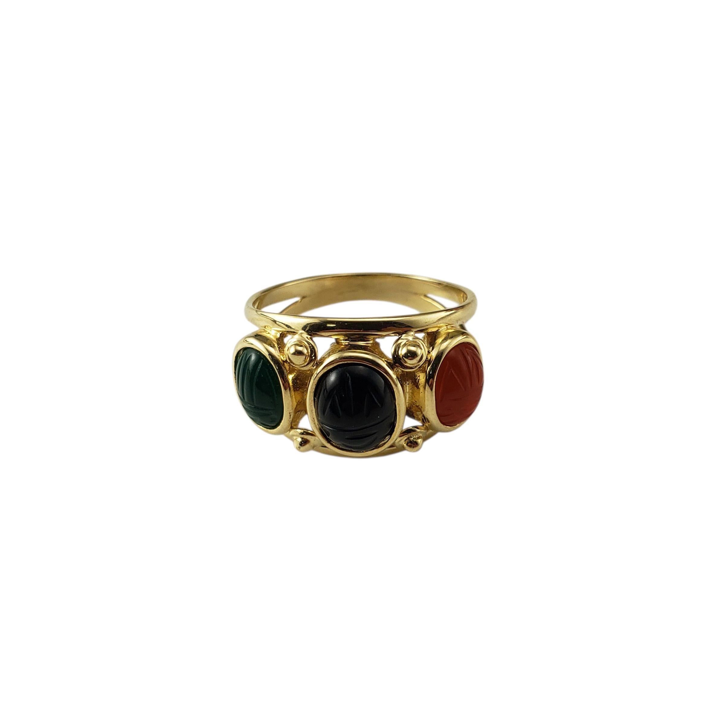 Anello Scarabeo in oro giallo 14 carati con onice, giada e corniola, misura 9

Sfrutta il fascino dell'antico Egitto con questo audace anello scarabeo in oro giallo 14K, caratterizzato da un trio di scarabei scolpiti in pietre preziose: onice nera,
