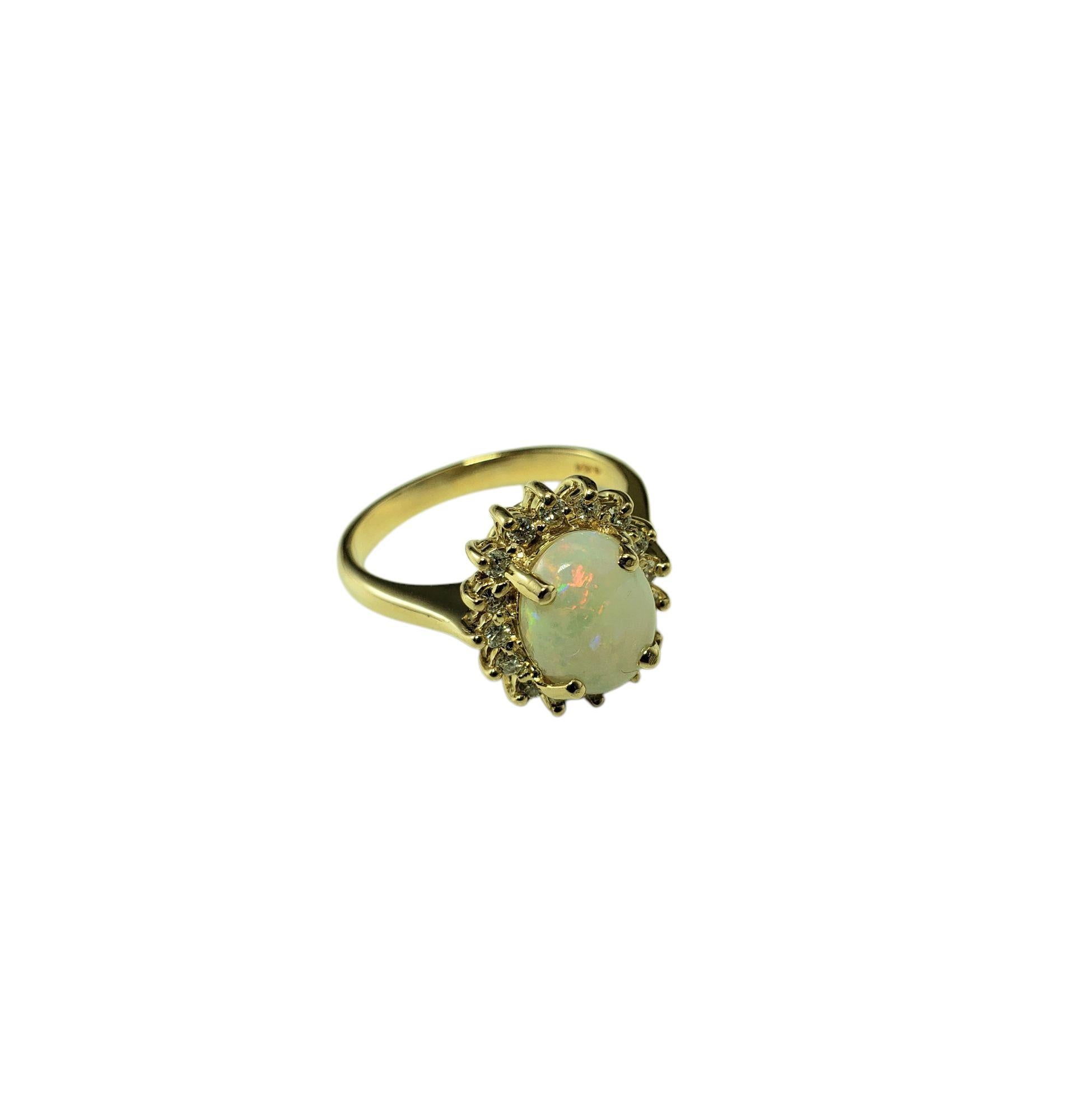 Contemporain Bague en or jaune 14 carats avec opale et halo de diamants taille 5,25 n° 21456 en vente