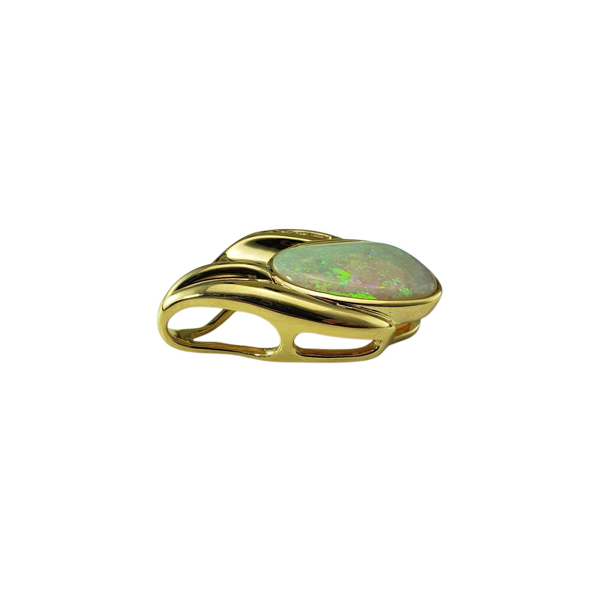 14 Karat Yellow Gold Opal and Diamond Pendant #21680 im Zustand „Gut“ im Angebot in Washington Depot, CT