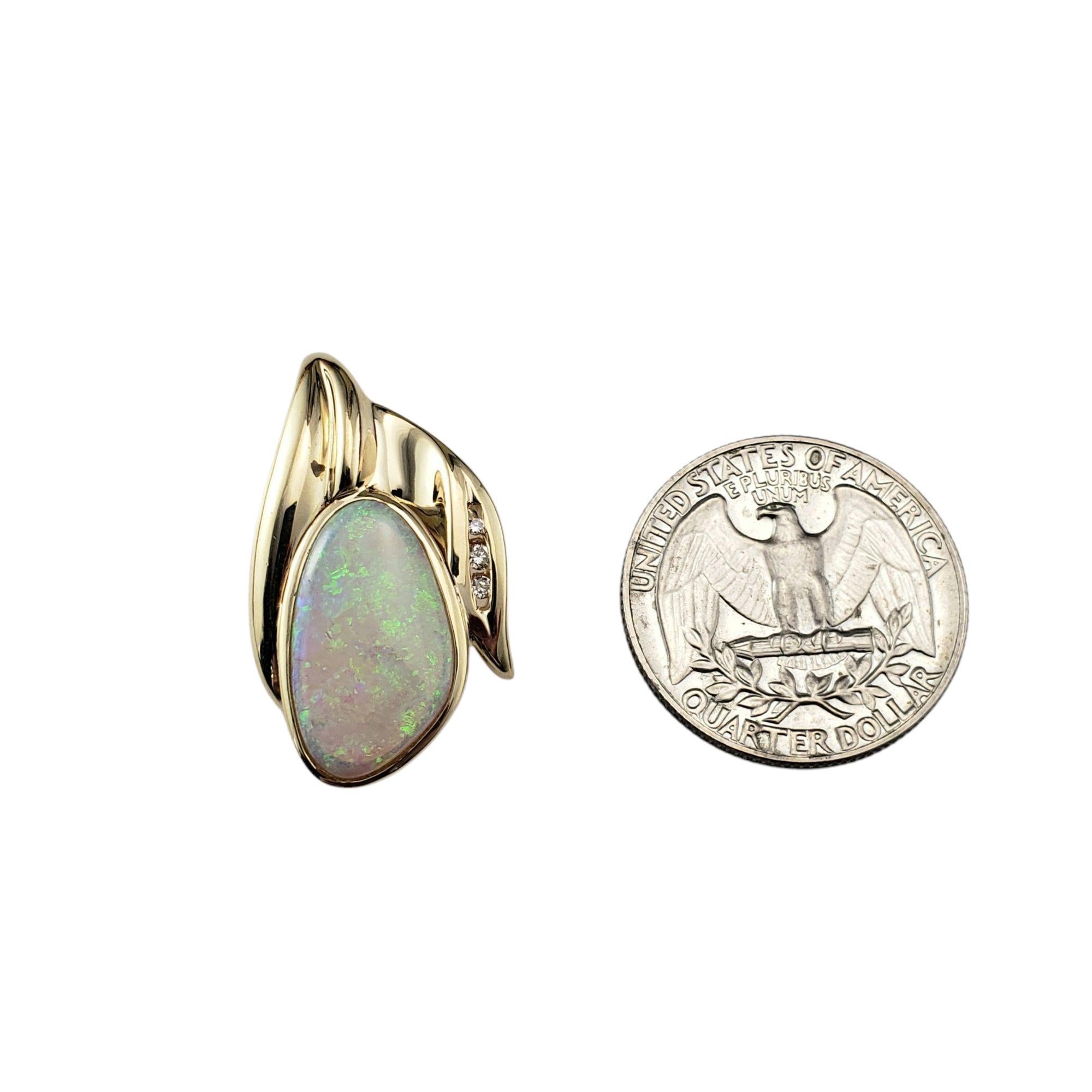 14 Karat Yellow Gold Opal and Diamond Pendant #21680 im Angebot 2