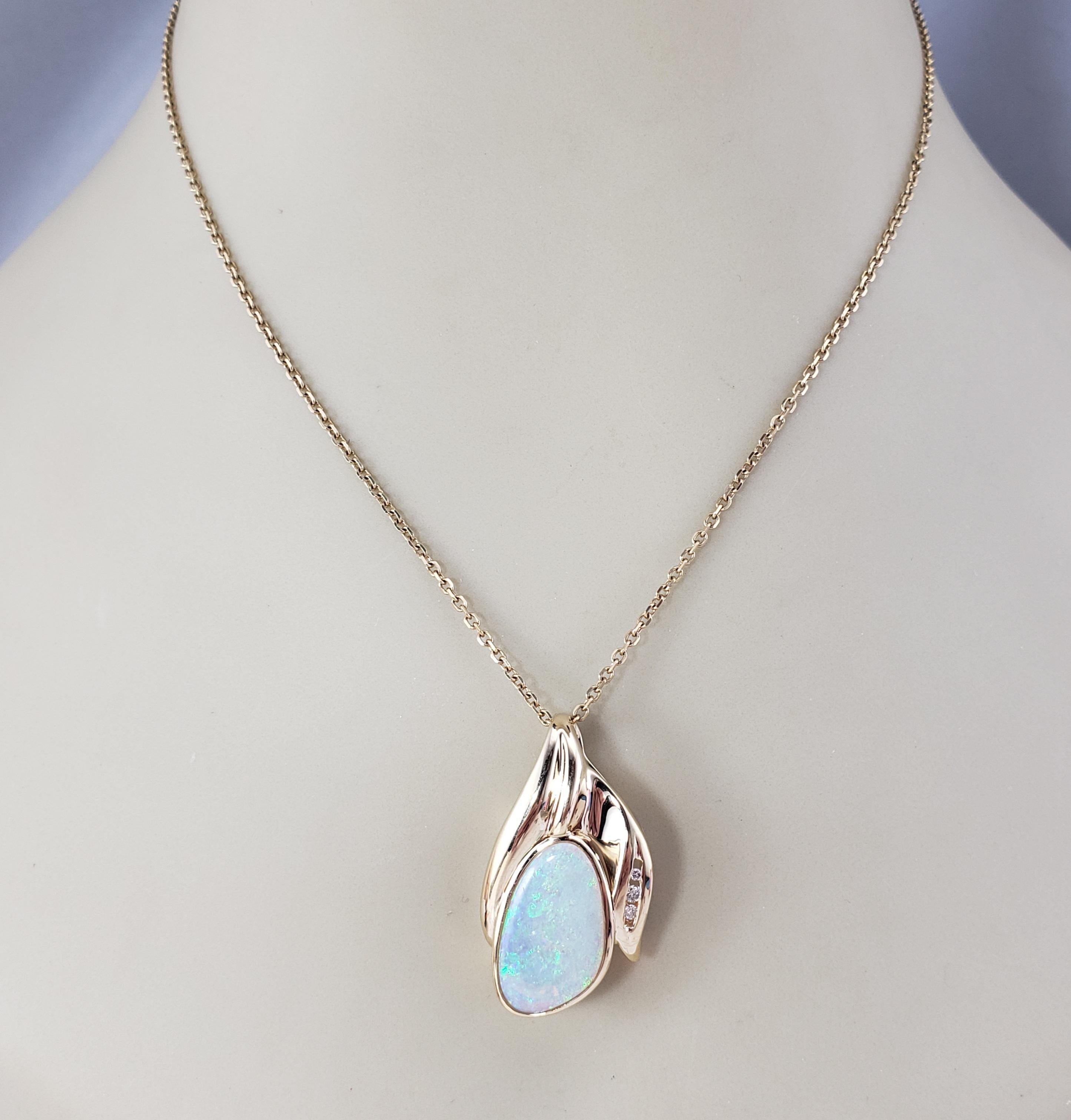 14 Karat Yellow Gold Opal and Diamond Pendant #21680 im Angebot 3